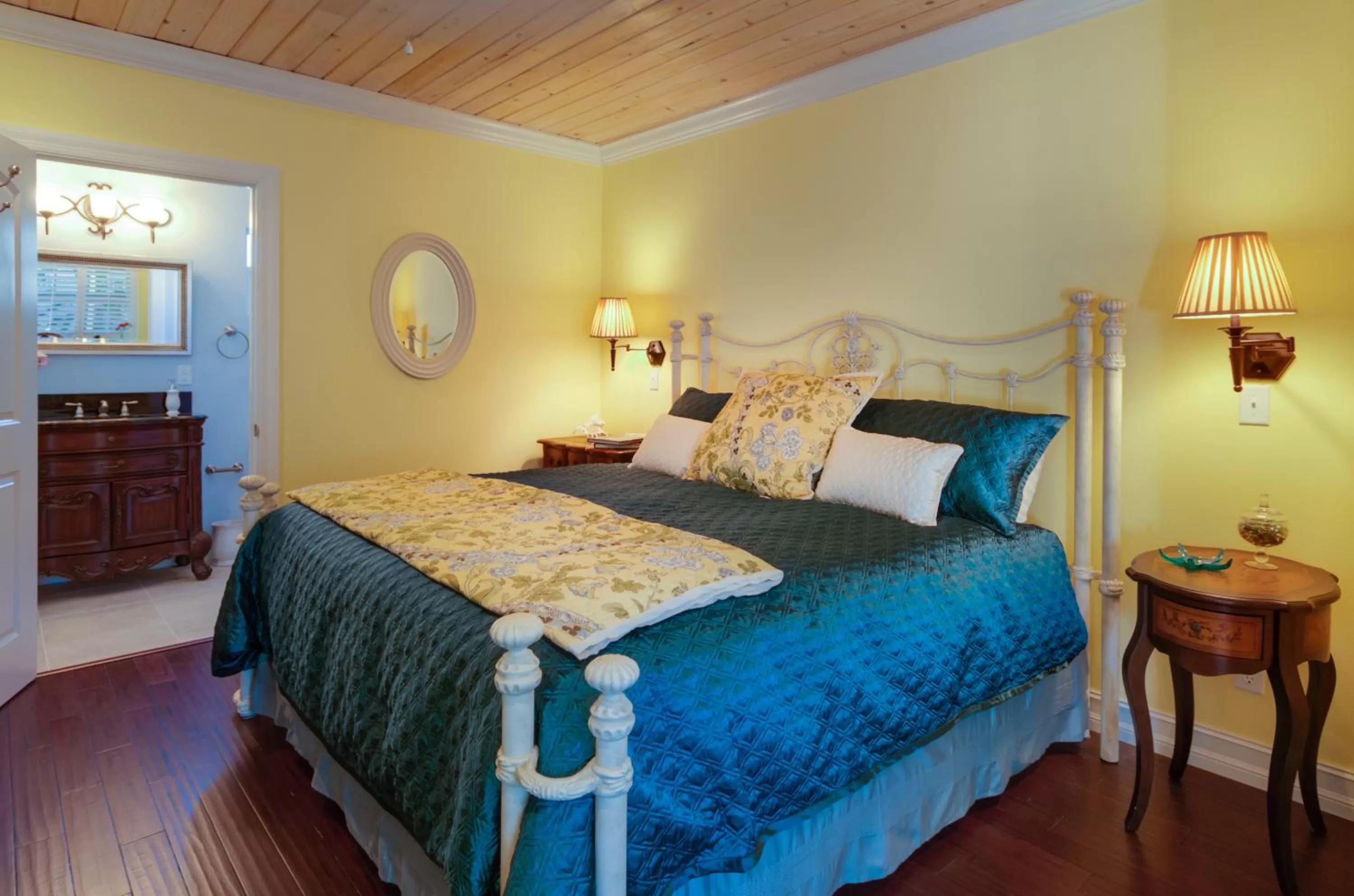 Superior King Room with Patio in SeaGlass Inn Bed and Breakfast