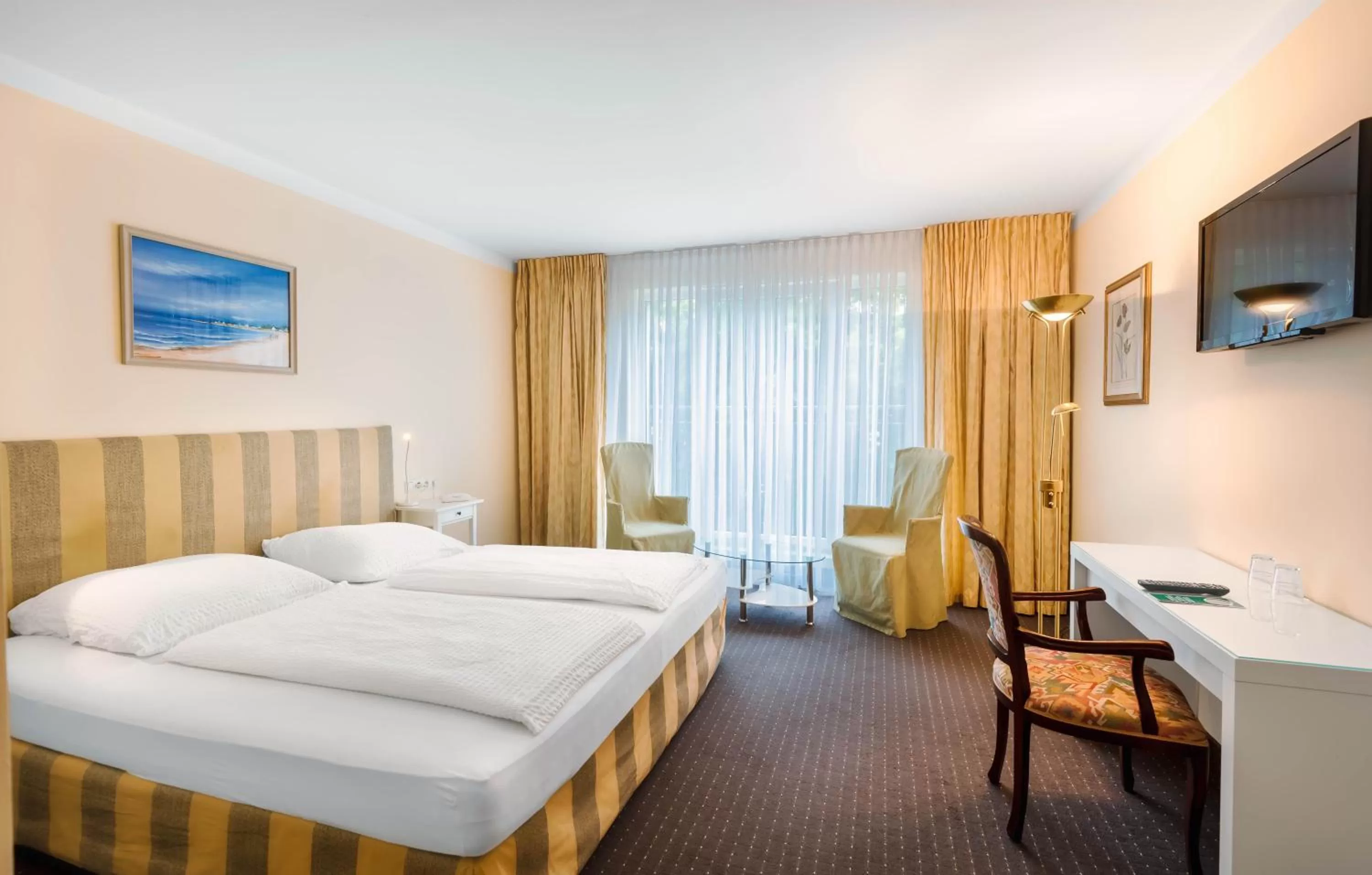 Bedroom, Bed in ALPHA HOTEL Hermann von Salza