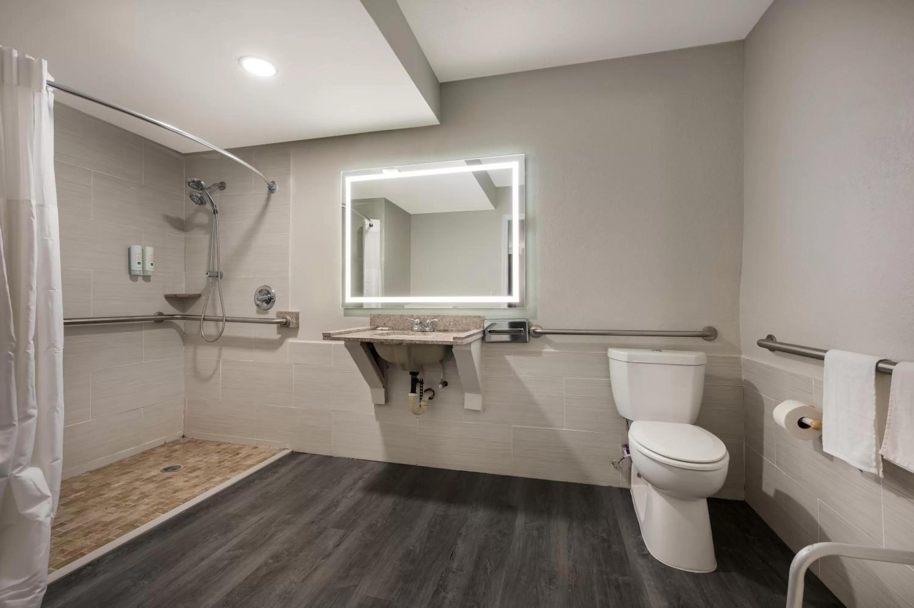 Bathroom in Quality Inn Gadsden - Attalla