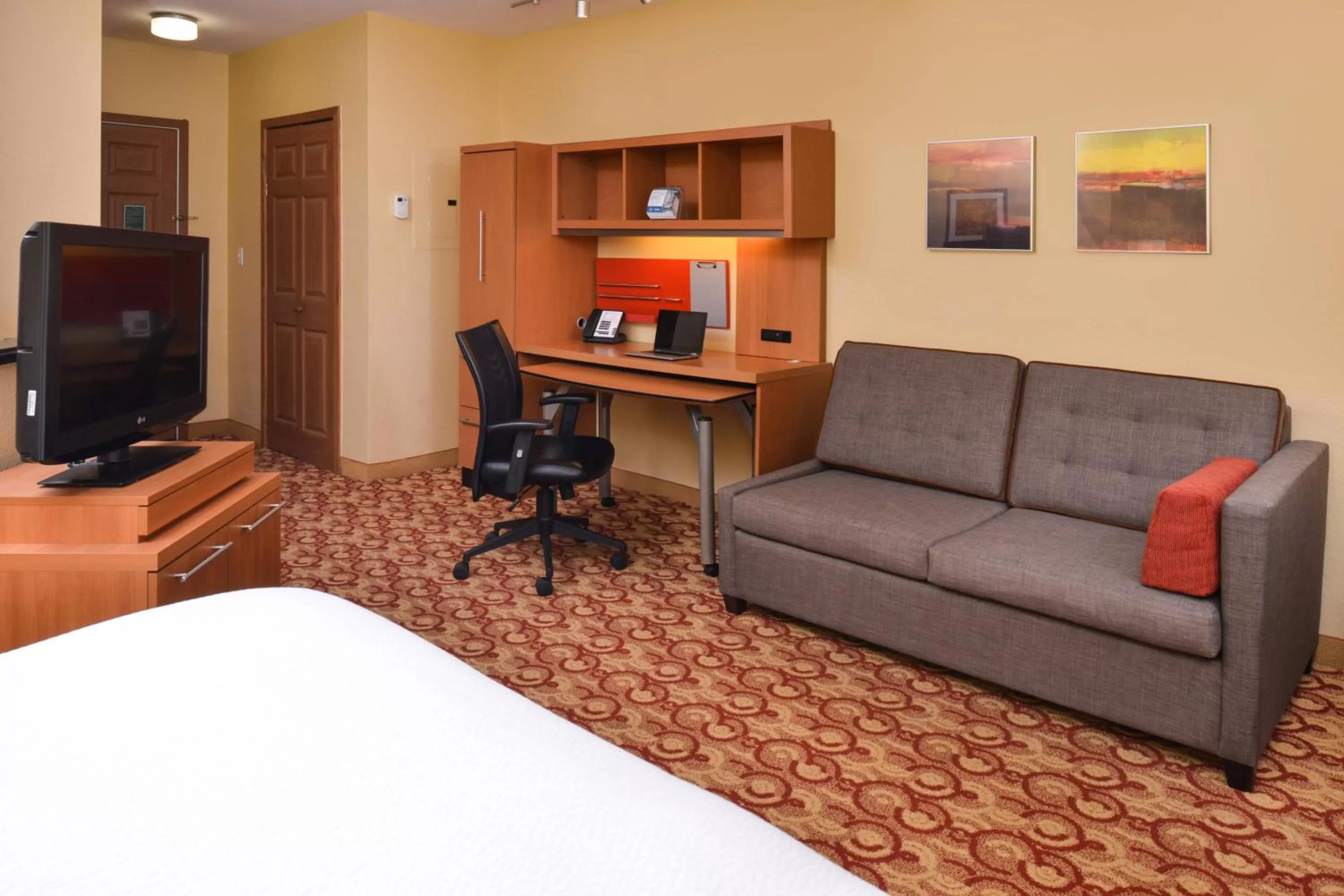 Living room in Candlewood Suites Miami Lakes by IHG