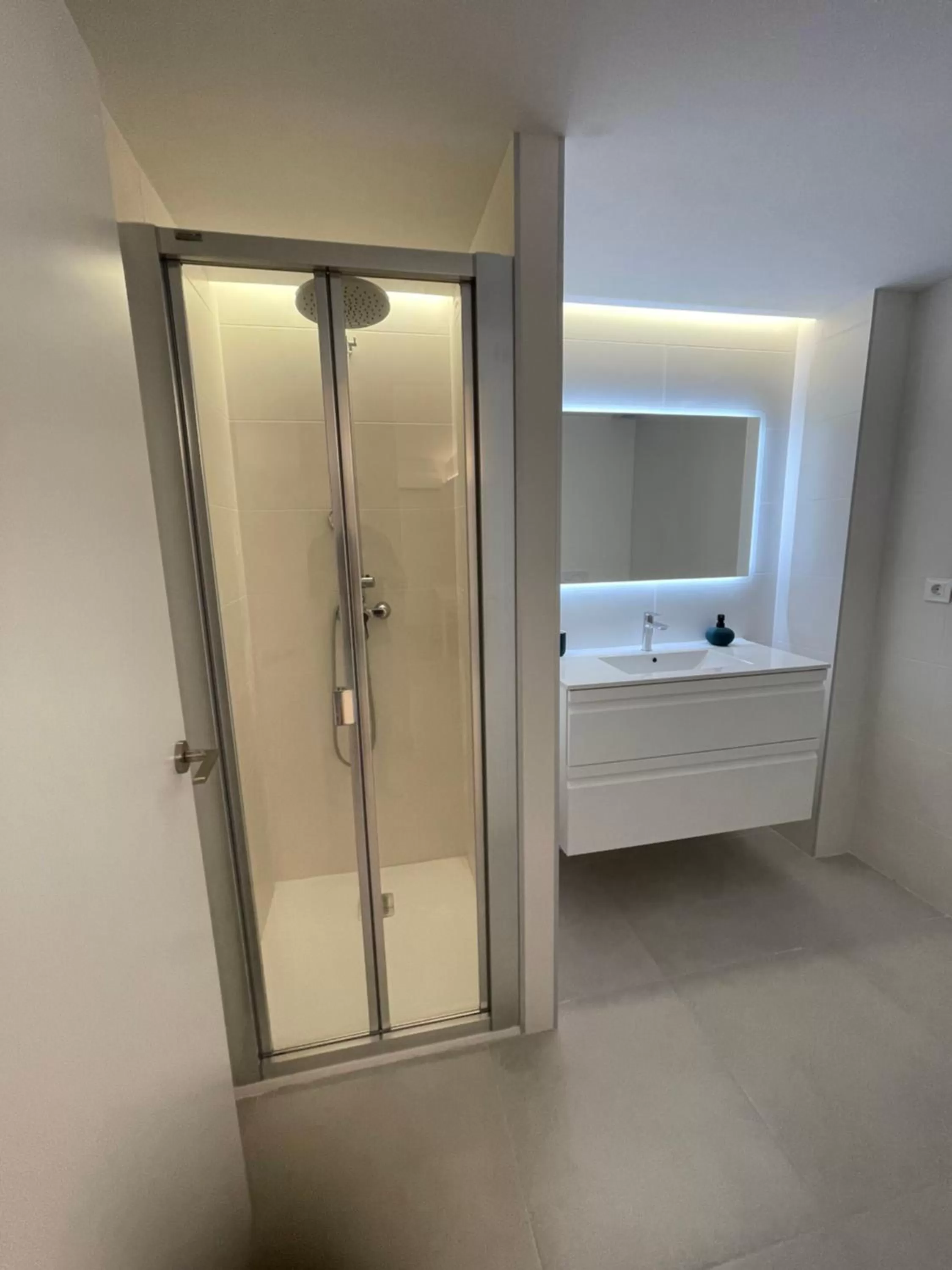 Bathroom in Palm Suites