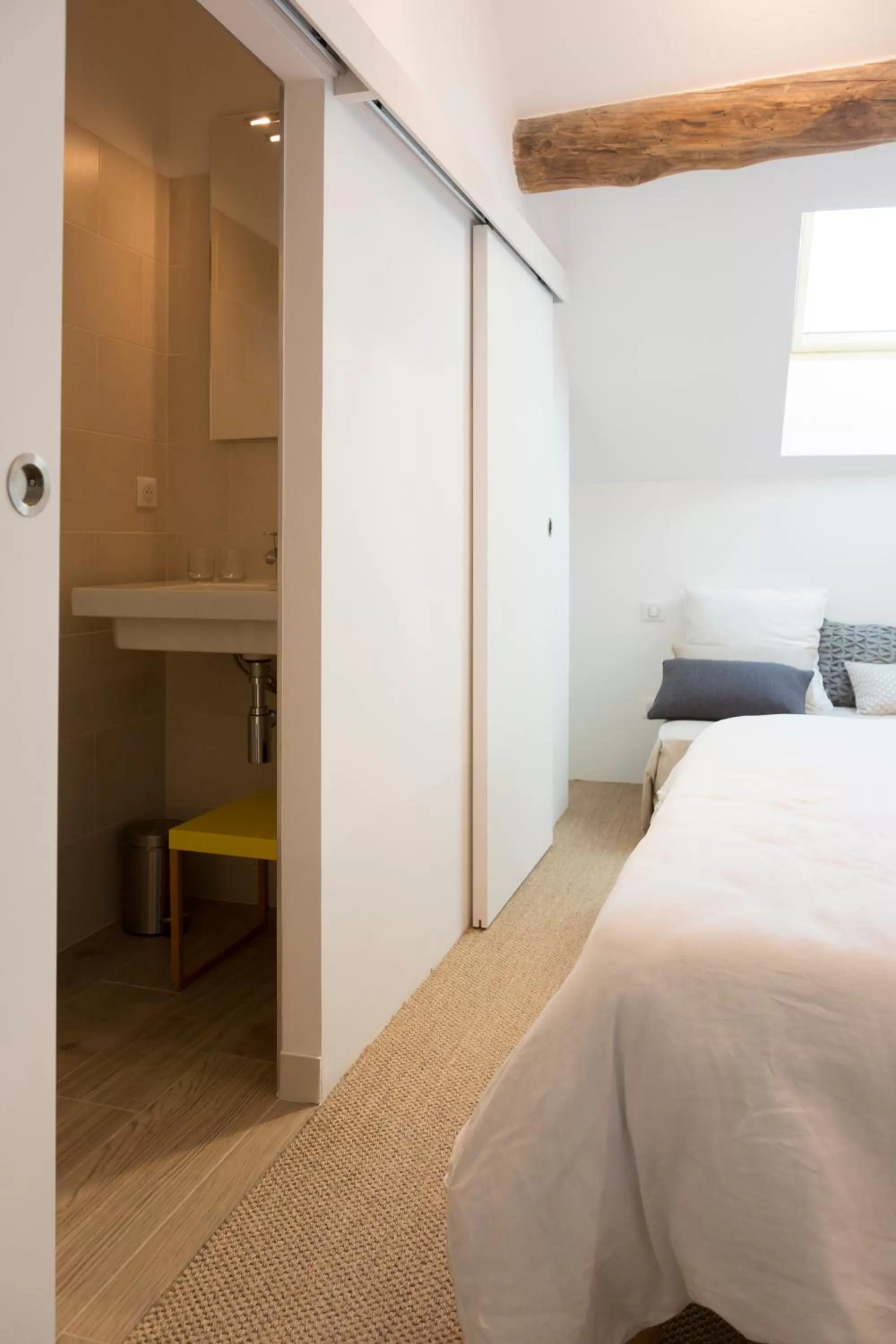 Bathroom, Bed in Clos Saint Jacques - Maison d'Hôtes