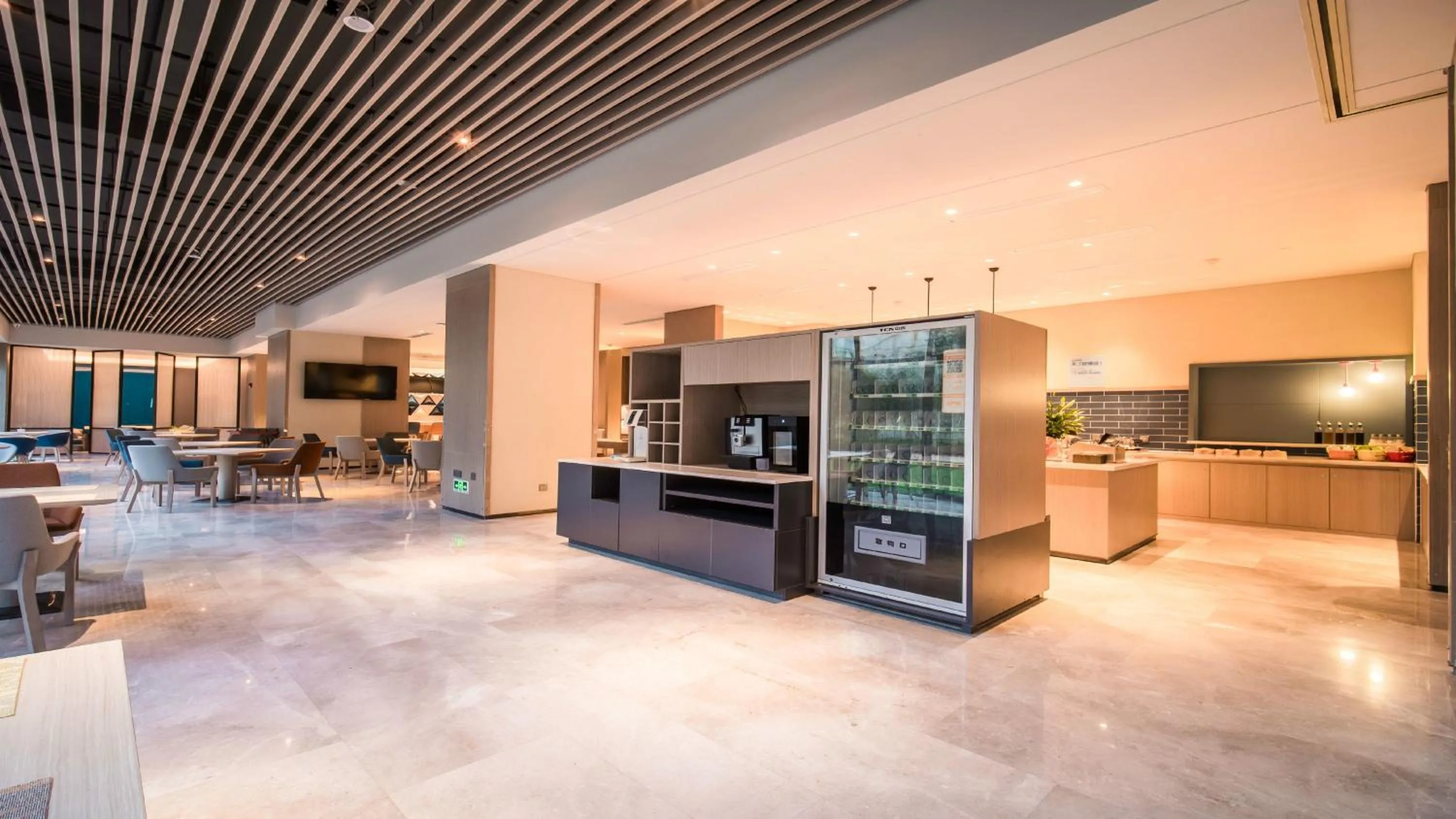 Restaurant/places to eat in Holiday Inn Express Kunming West by IHG