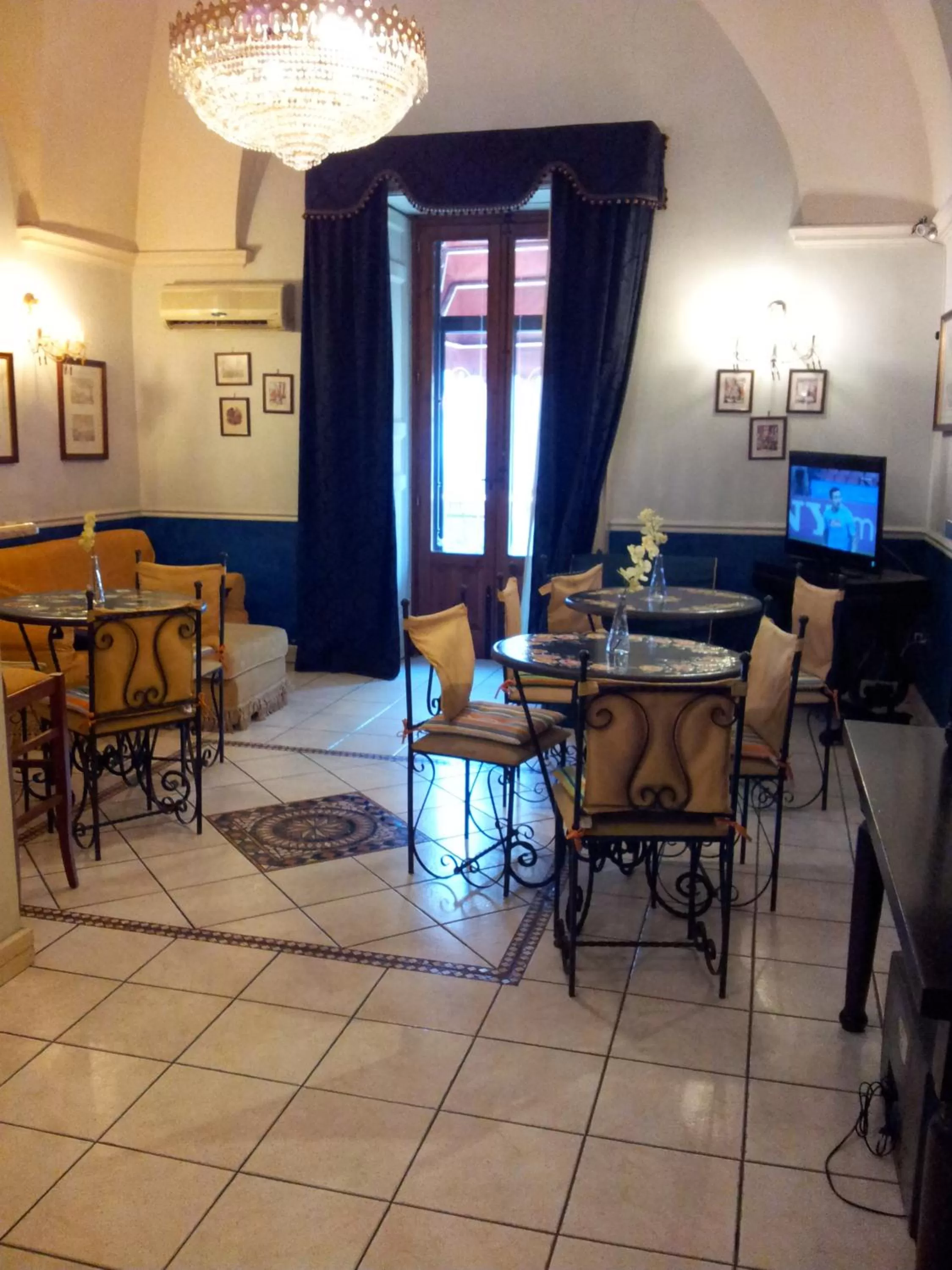 Restaurant/places to eat in Hotel Sangiuliano 132 centro storico Catania