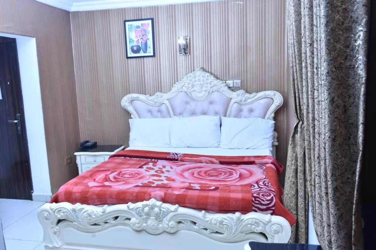 Bed in World Class Hotel & Apartments