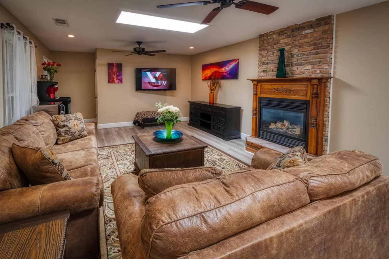 Living room in Lantern Light Inn - Romantic Getaway