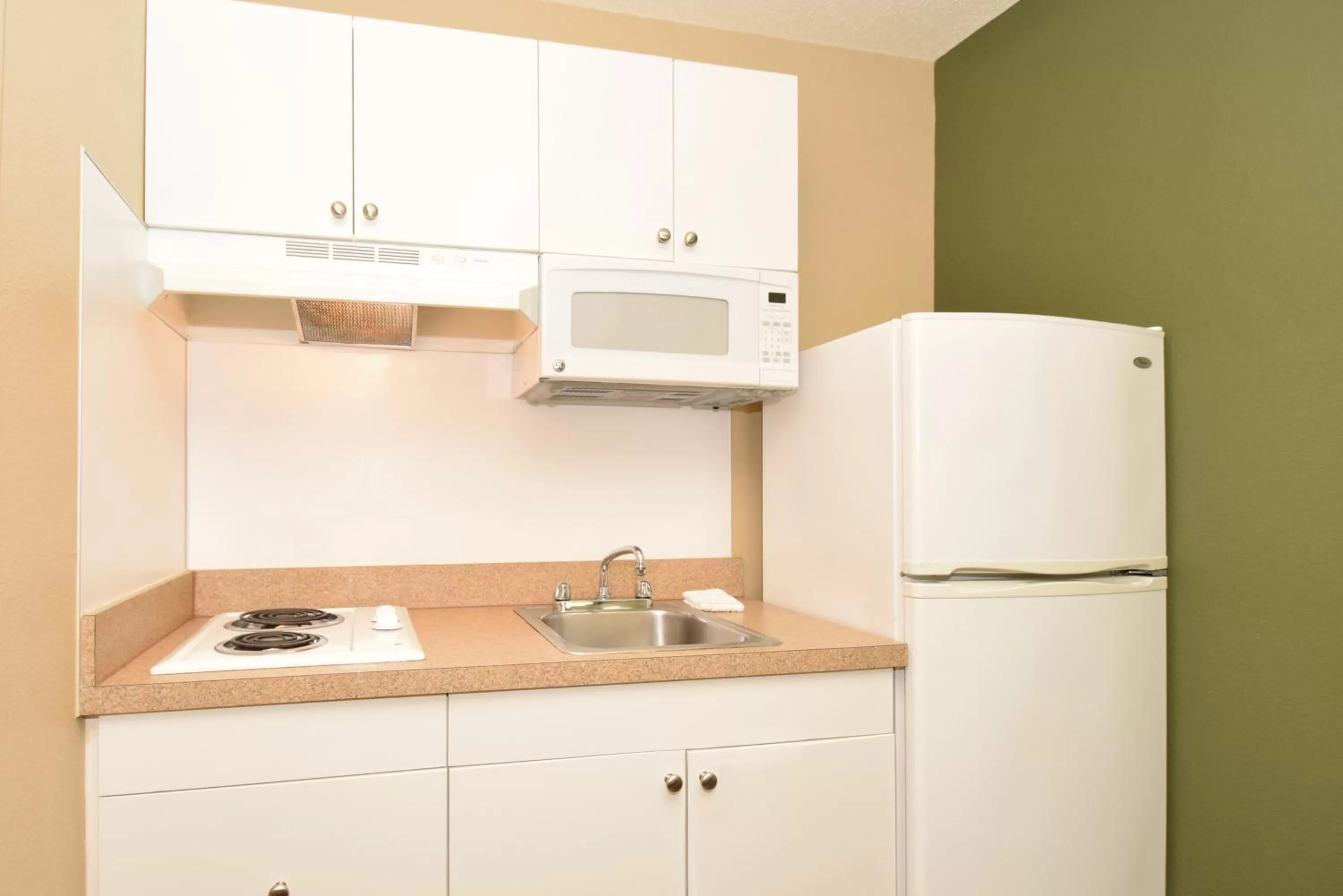 Kitchen or kitchenette in Extended Stay America Suites - San Diego - Sorrento Mesa
