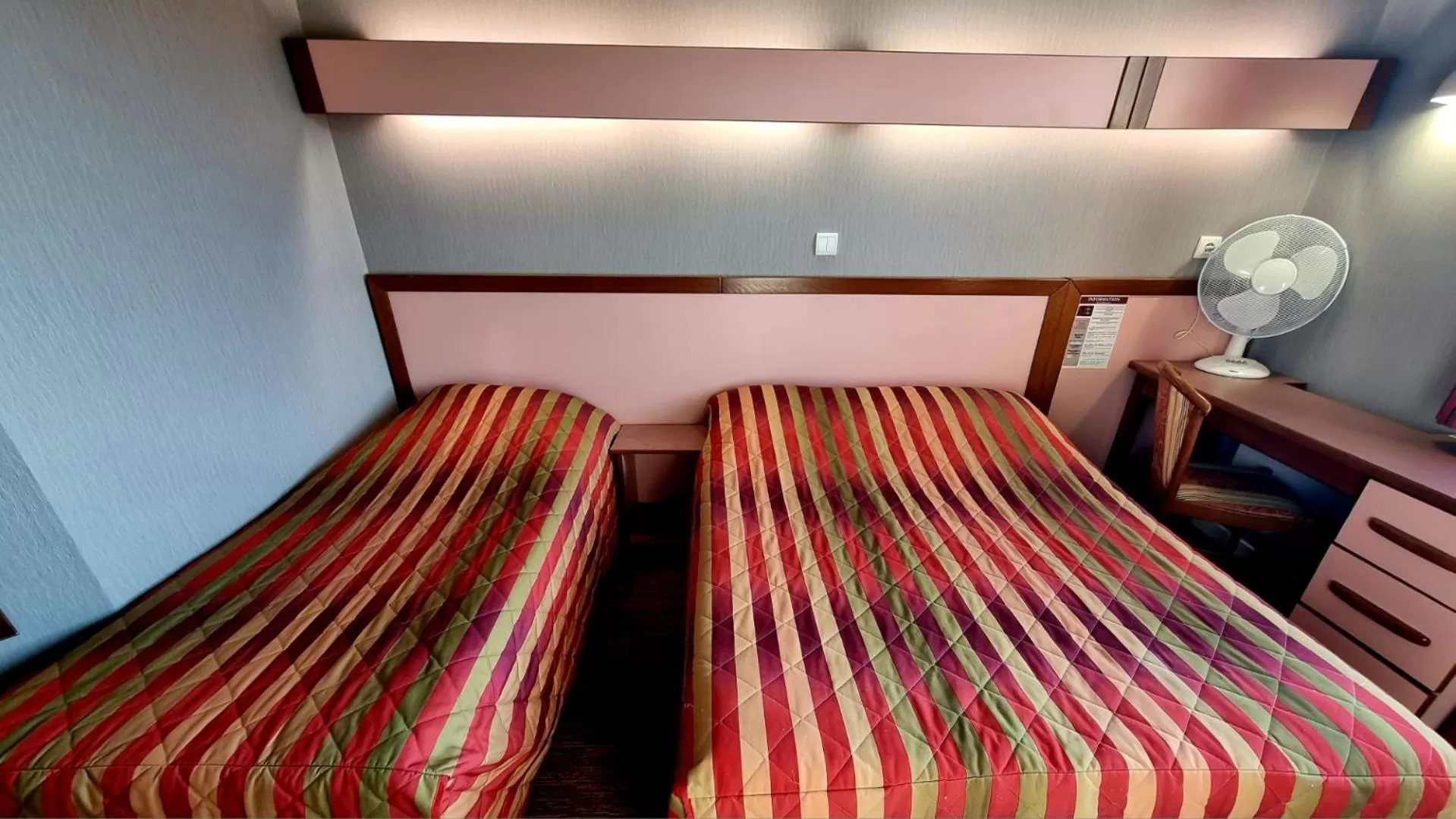 Property building, Bed in Hôtel Siatel Besançon Chateaufarine