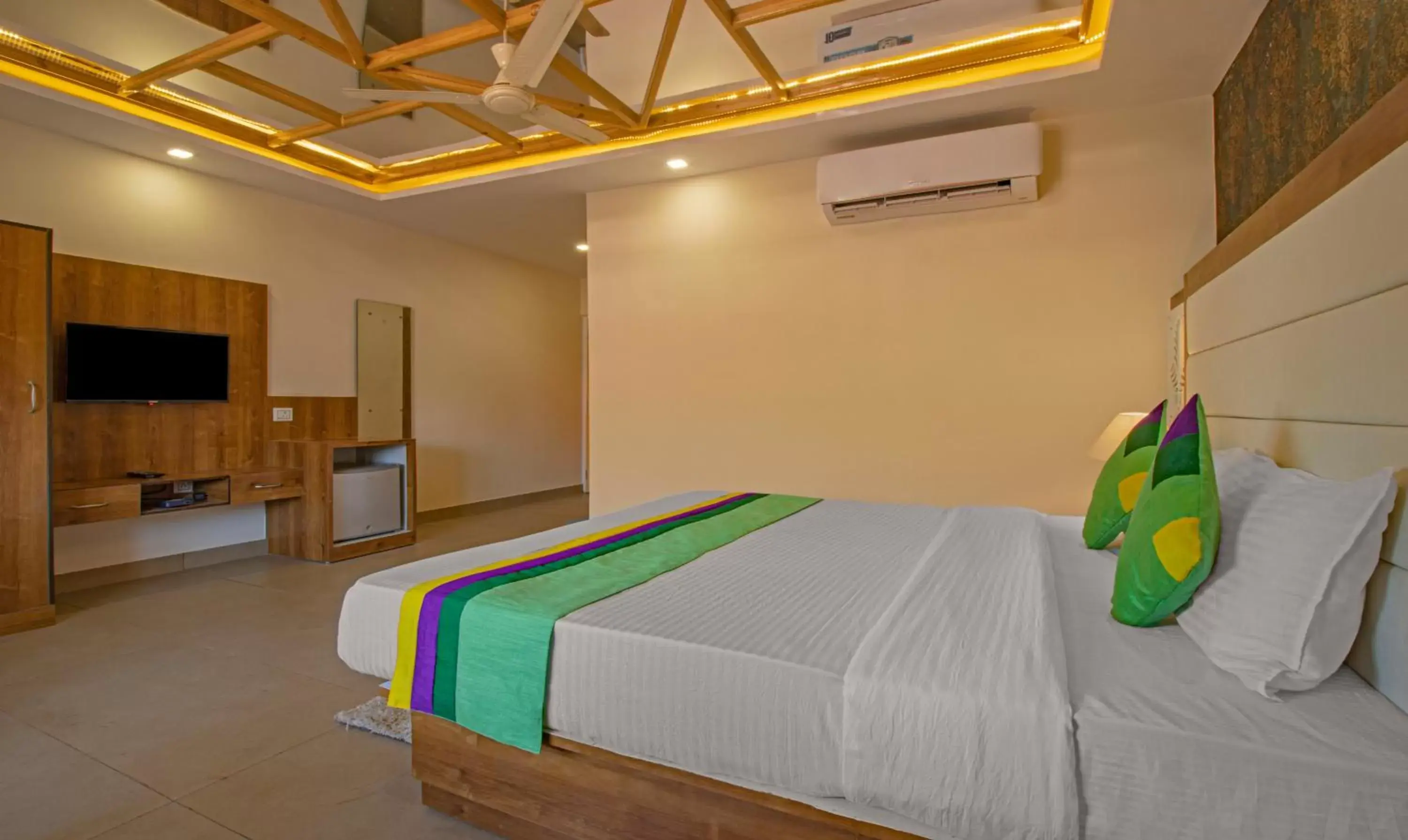 Standard Double Room in Treebo Trend Haveli Resort Roots Bhupatwala Standard Double Room in Treebo Trend Haveli Resort Roots Bhupatwala