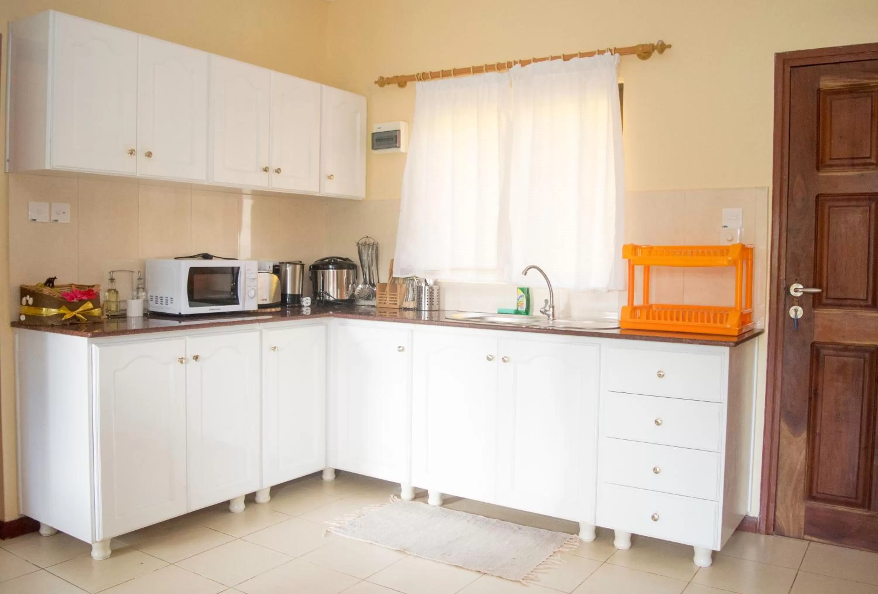 Kitchen or kitchenette, Kitchen/Kitchenette in Evergreen Apartments