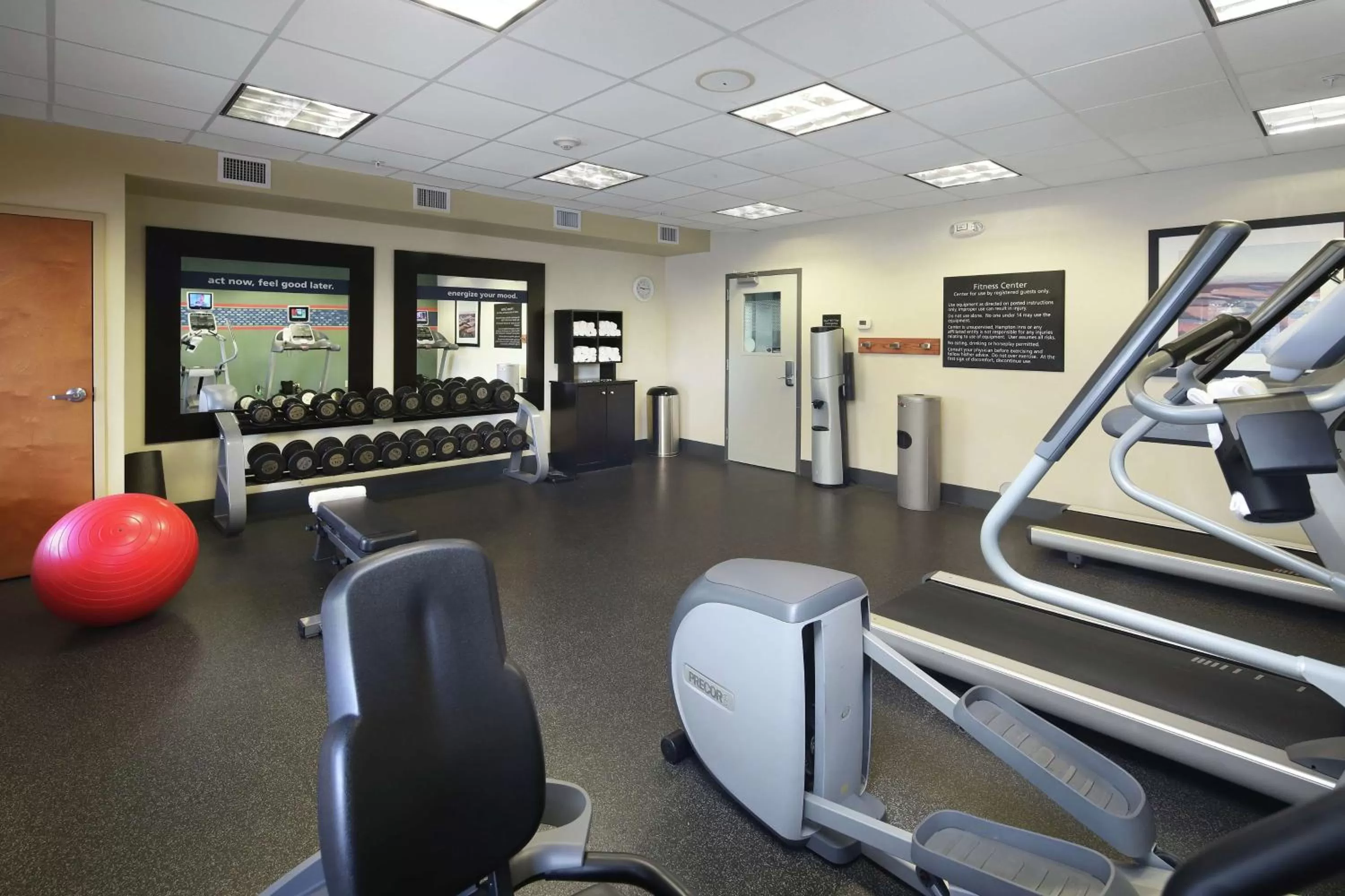 Fitness centre/facilities in Hampton Inn & Suites Tucson East