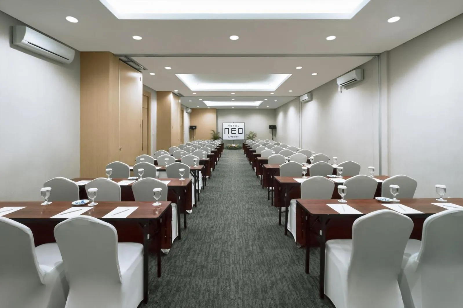 Meeting/conference room in Hotel NEO Cirebon by ASTON