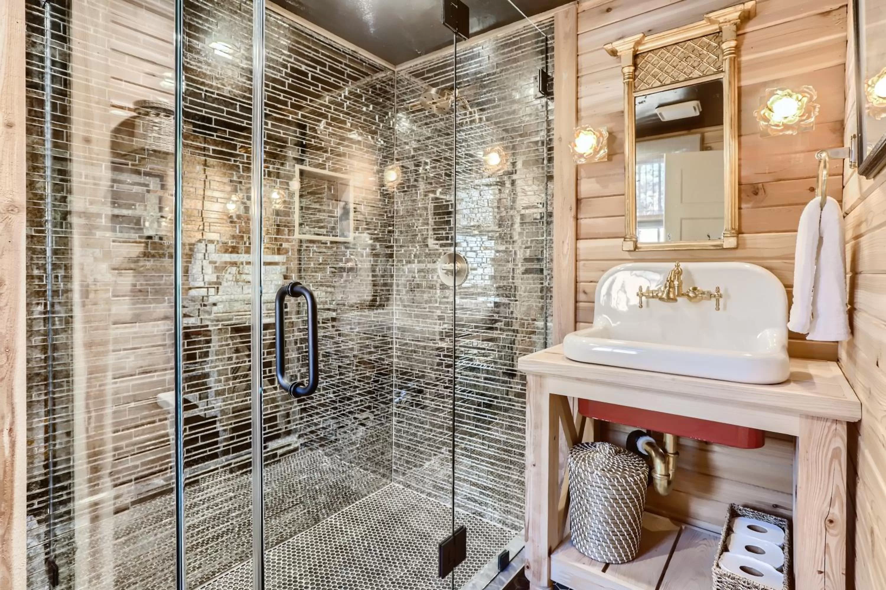 Bathroom in A-Lodge Lyons