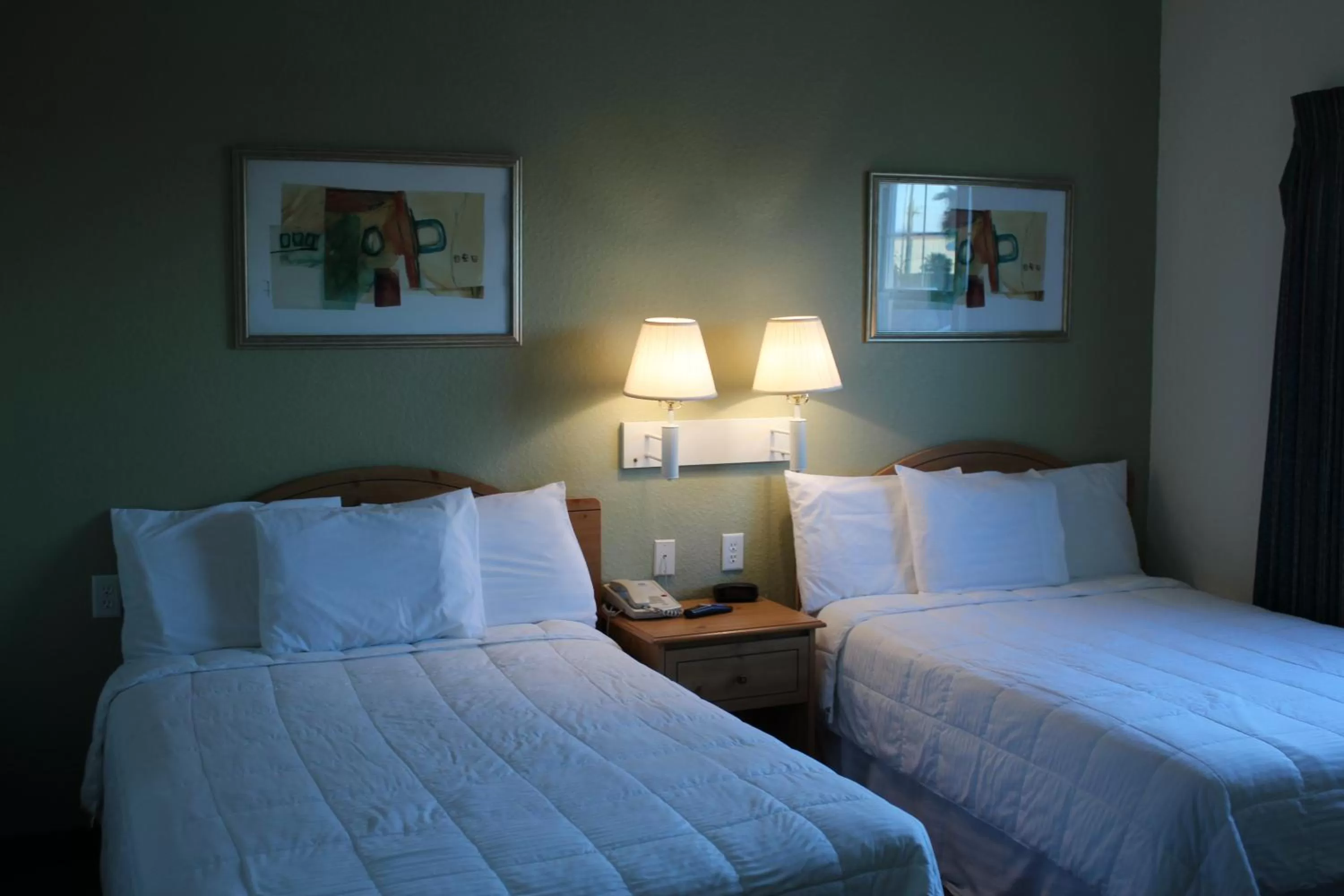 Standard Studio with Two Double Beds in Americas Best Value Inn & Suites-Winnie