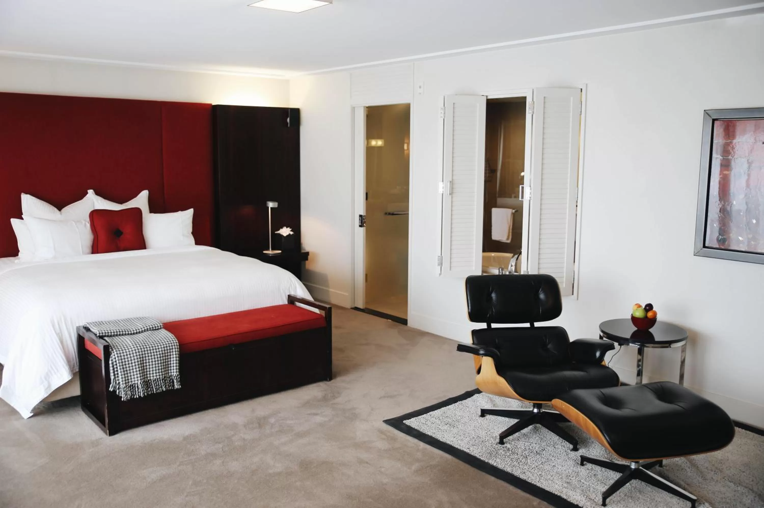 Photo of the whole room, Bed in The Spire Hotel