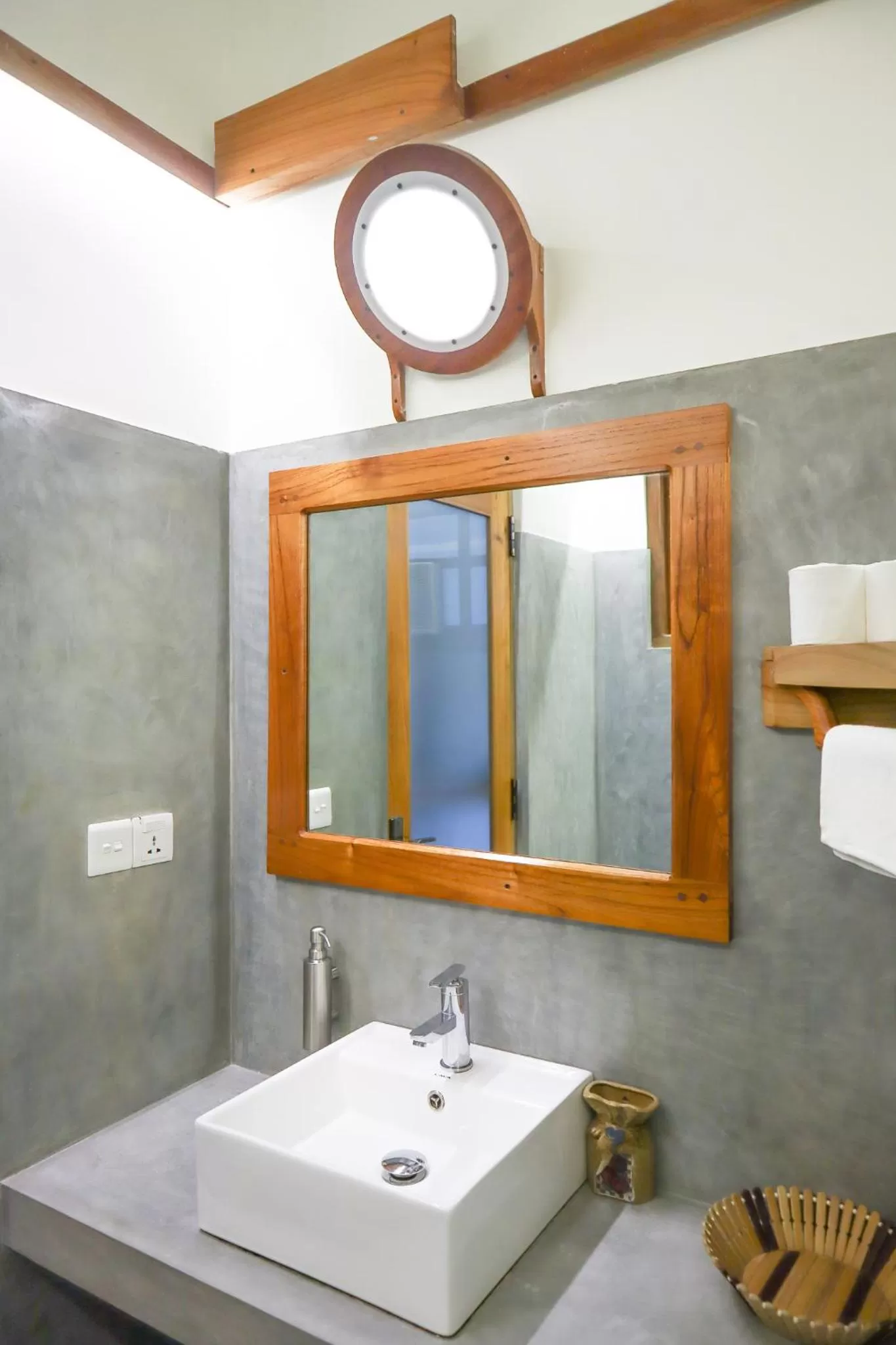 Bathroom in The One Ella