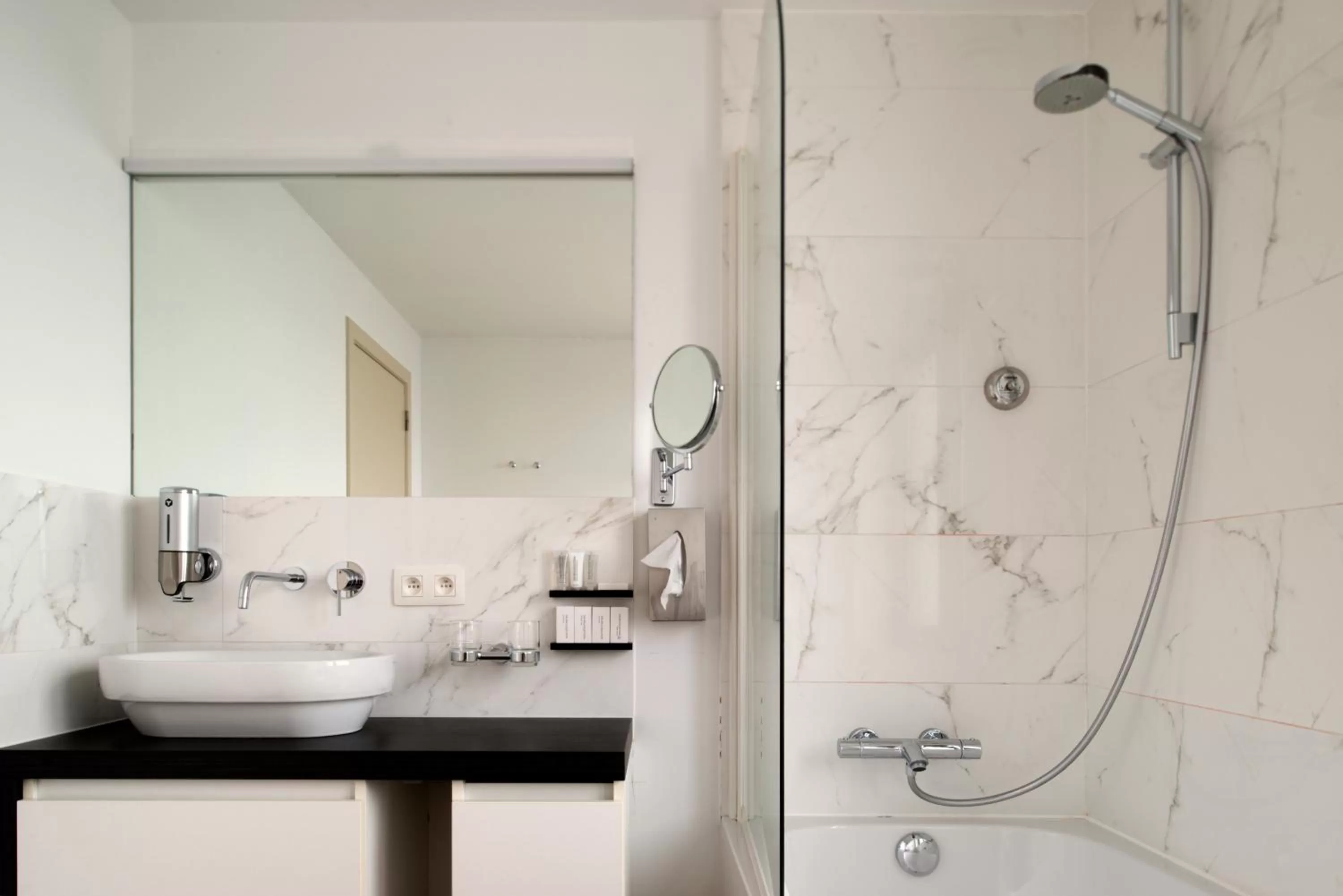 Shower in Hotel Karmel