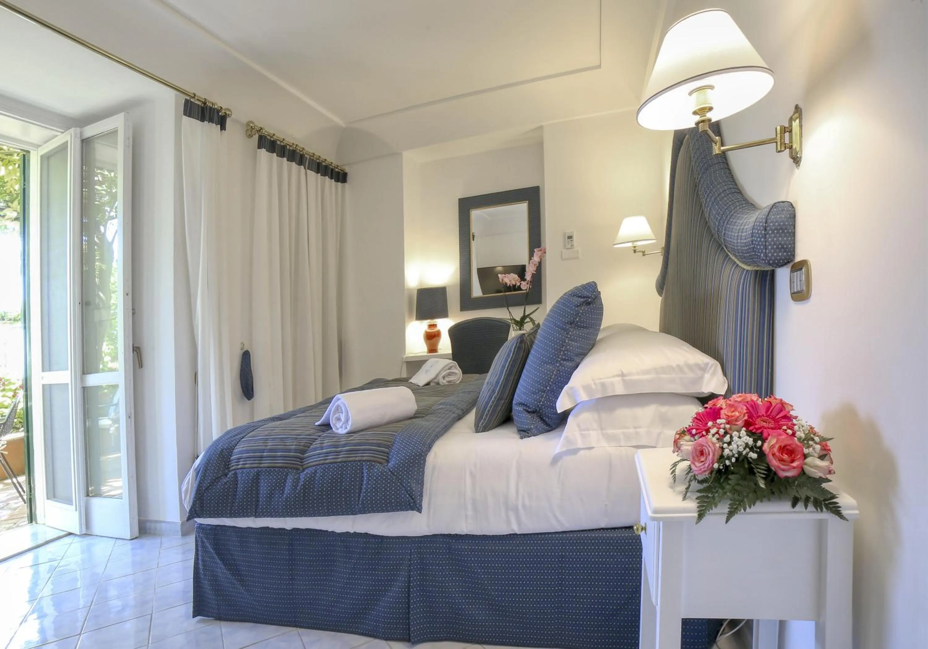 Bedroom, Bed in Palazzo Confalone