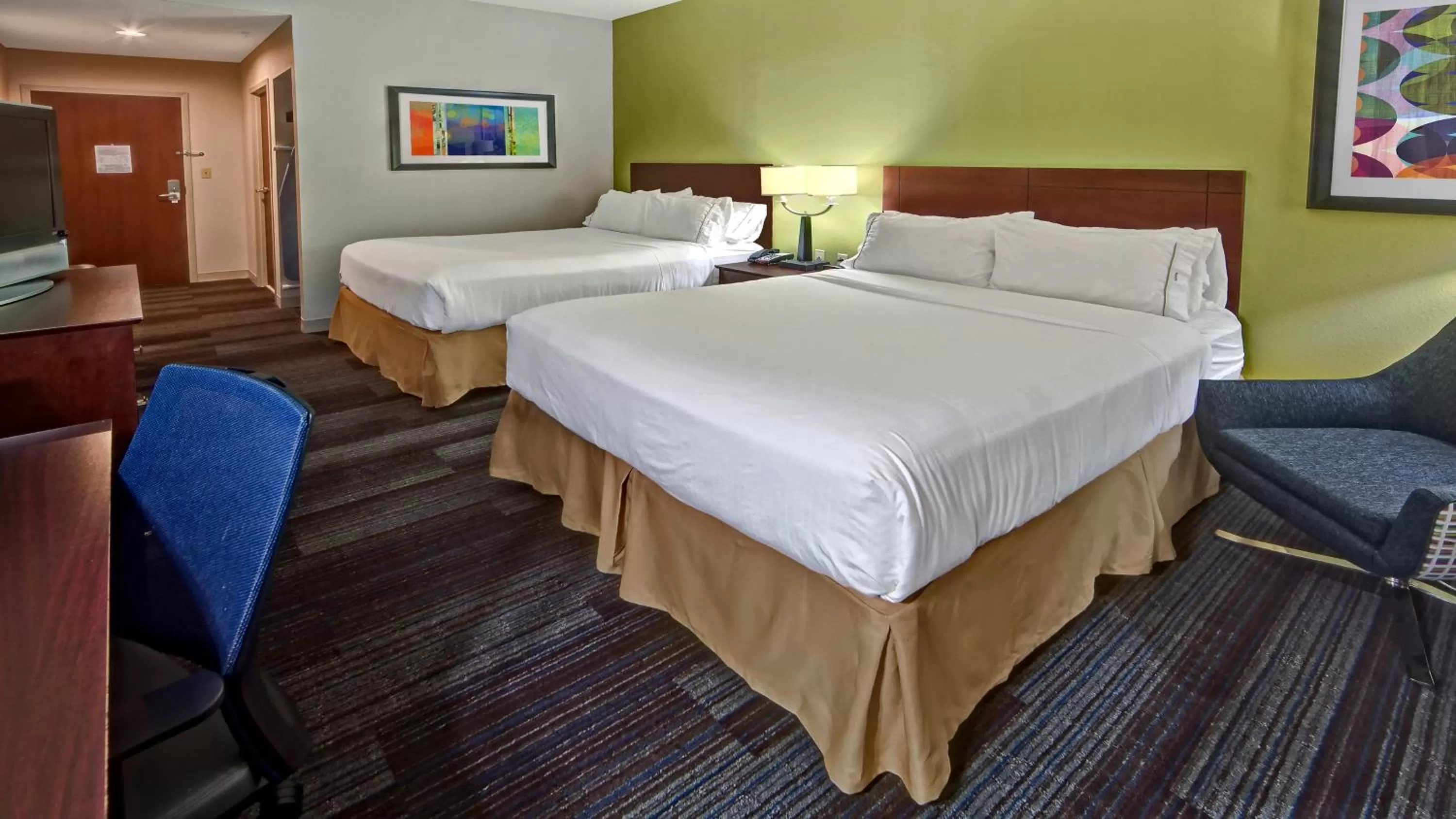 Photo of the whole room, Bed in Holiday Inn Express & Suites Cookeville by IHG