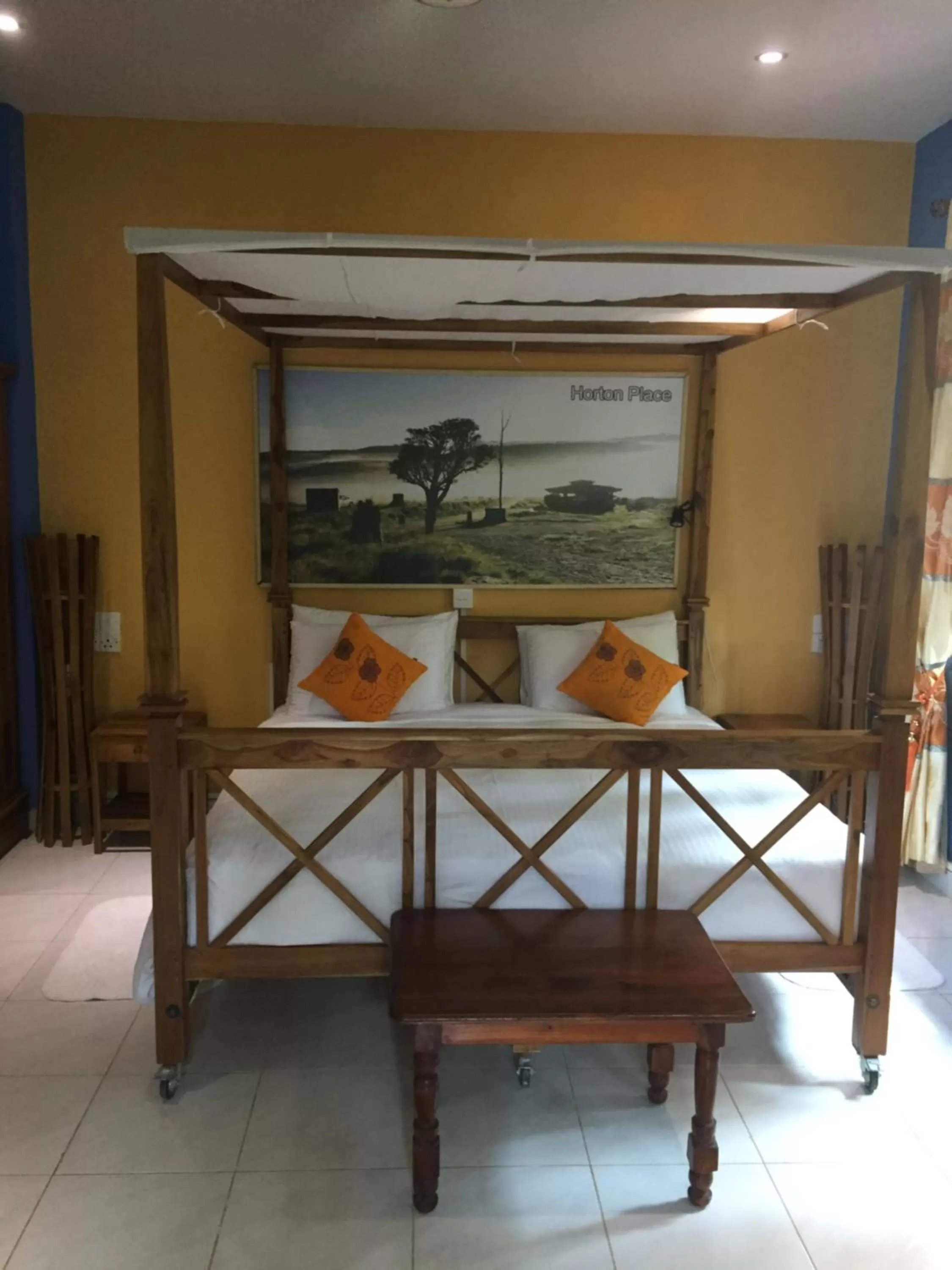 Photo of the whole room in Le leopard d 'argent