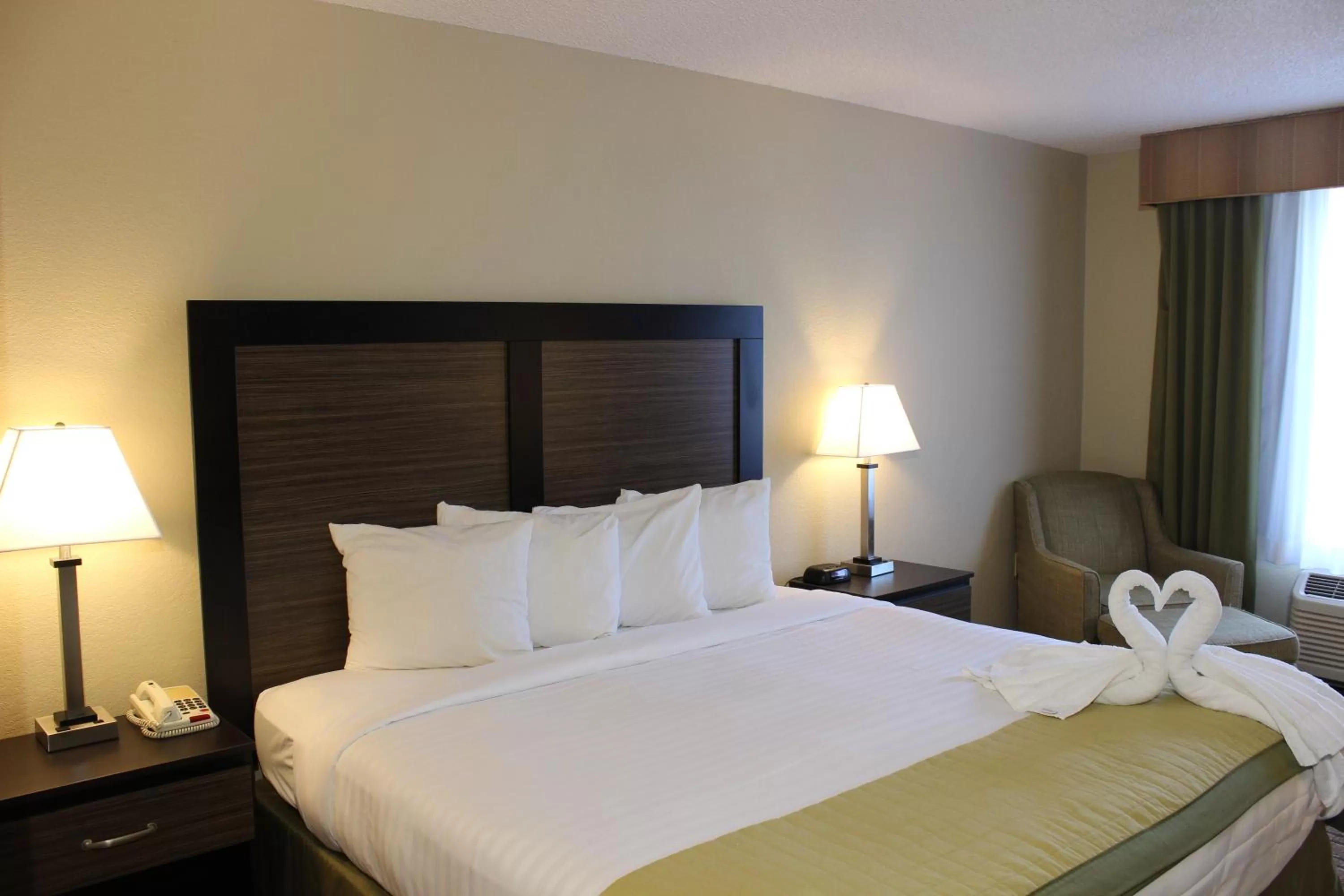 Bed in Baymont by Wyndham Fort Myers Airport