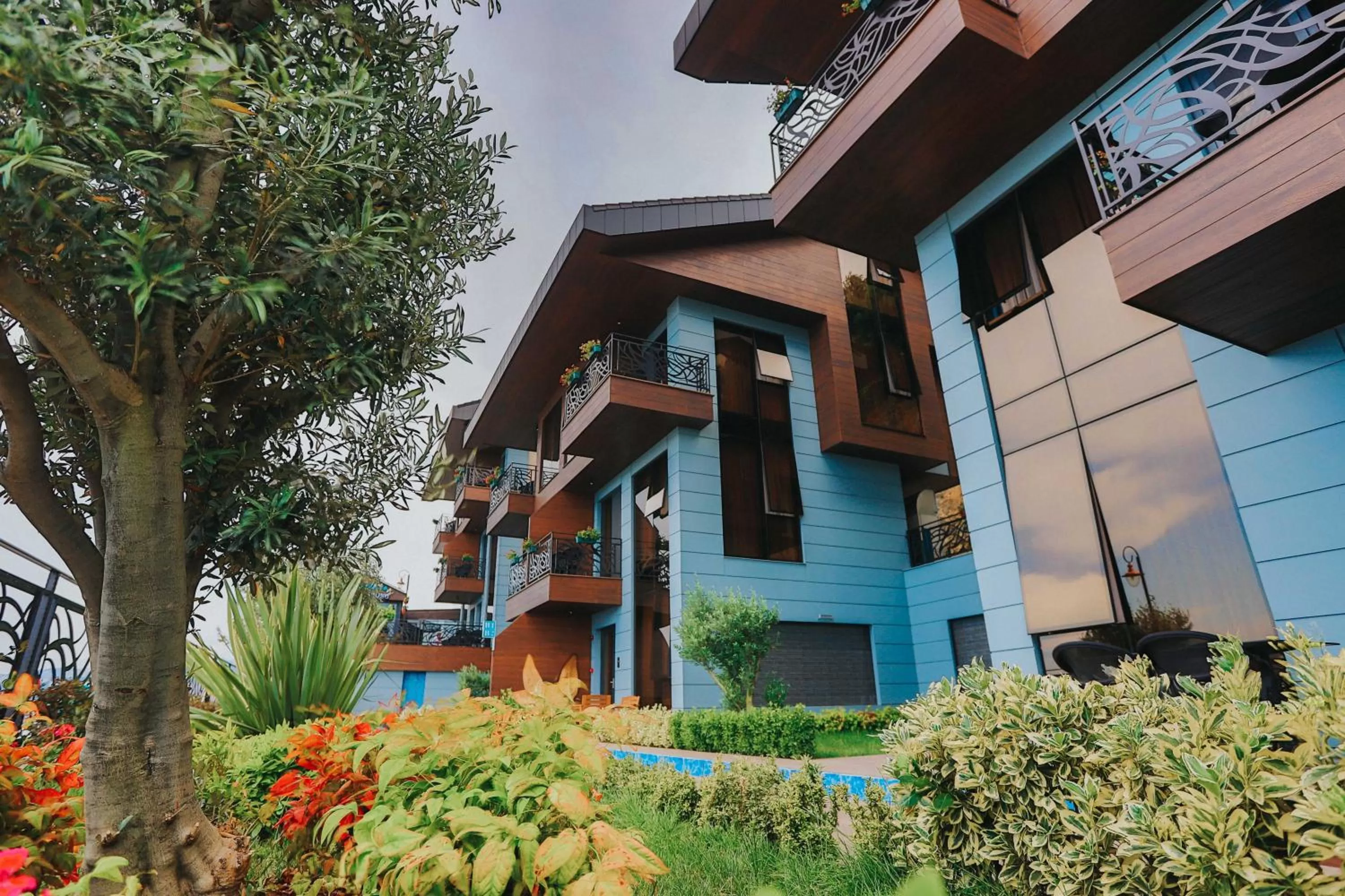 Facade/entrance in Peerless Villas Hotel