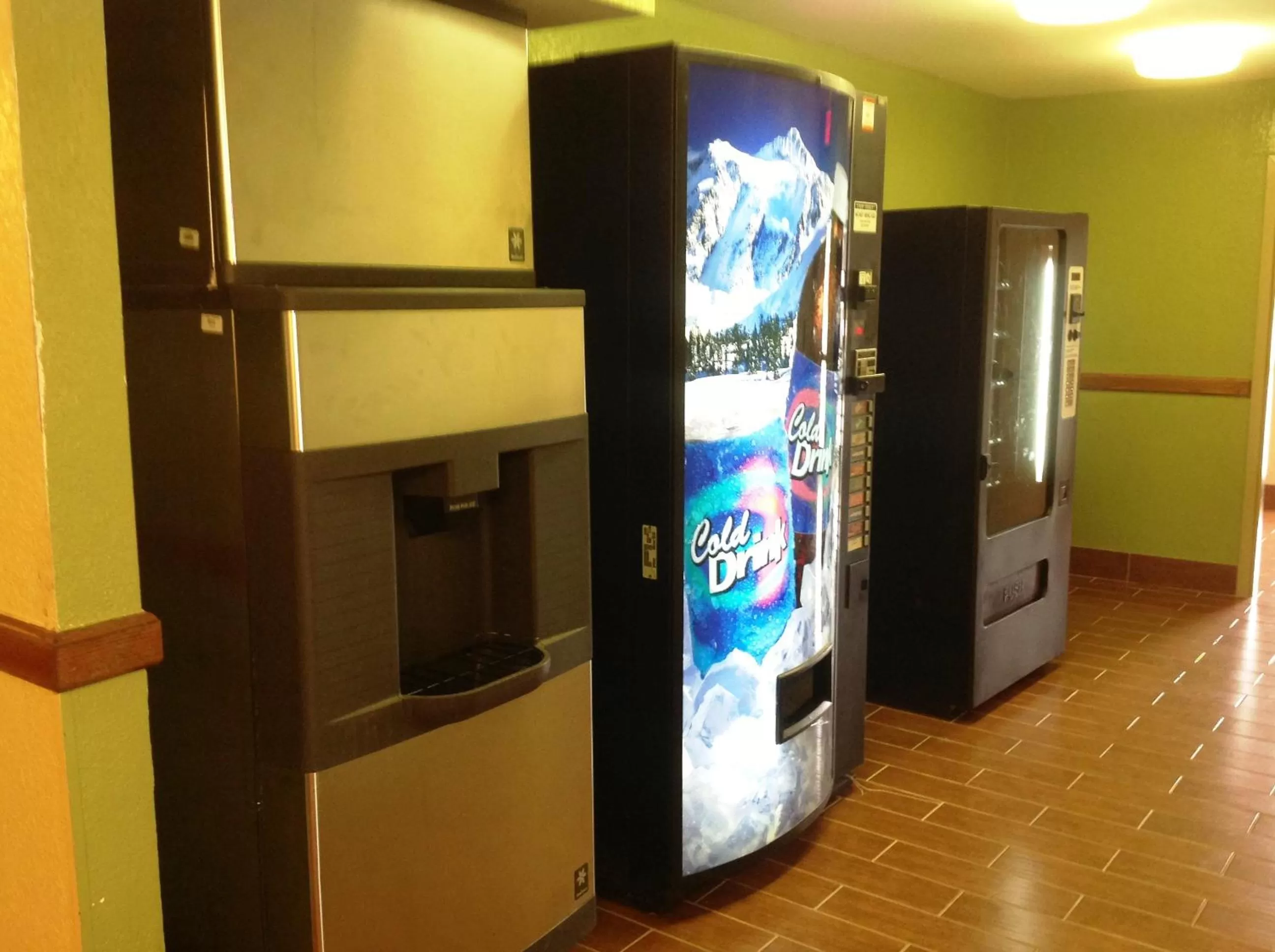 Drinks in Days Inn by Wyndham Fayetteville-South/I-95 Exit 49