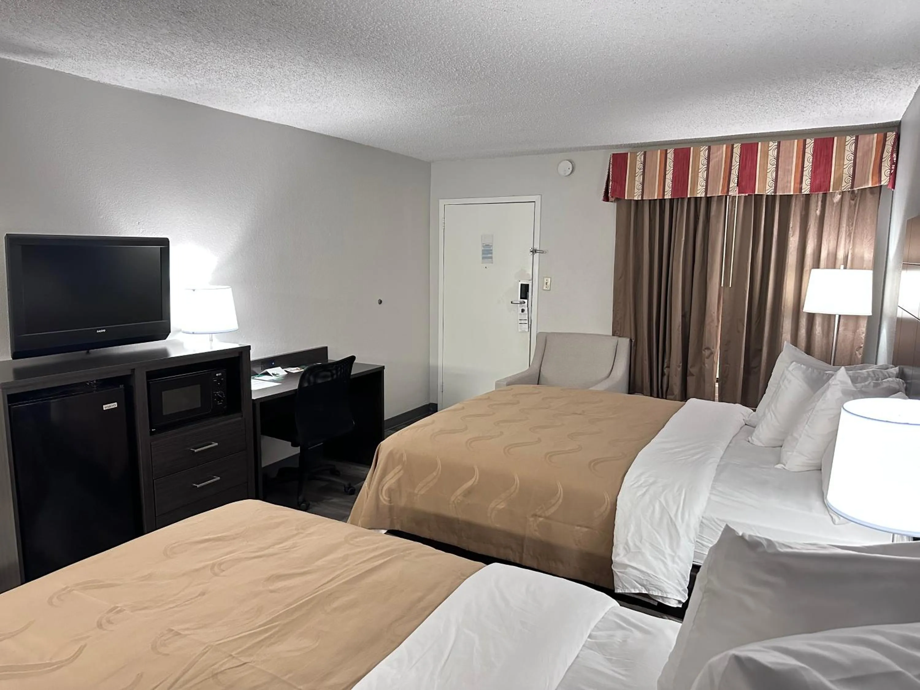 Bedroom in Quality Inn