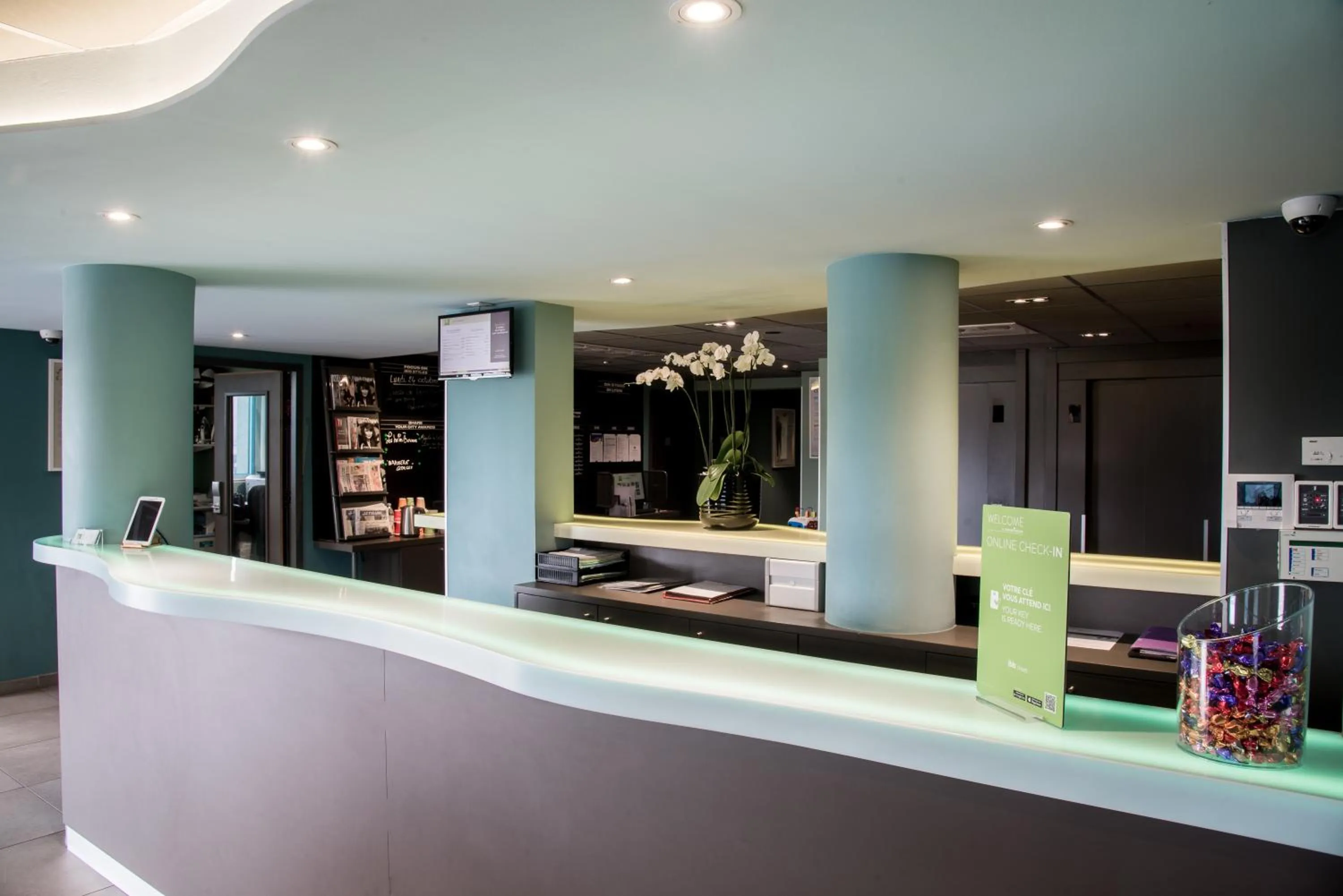 Lobby or reception in ibis Styles Lyon Centre Confluence