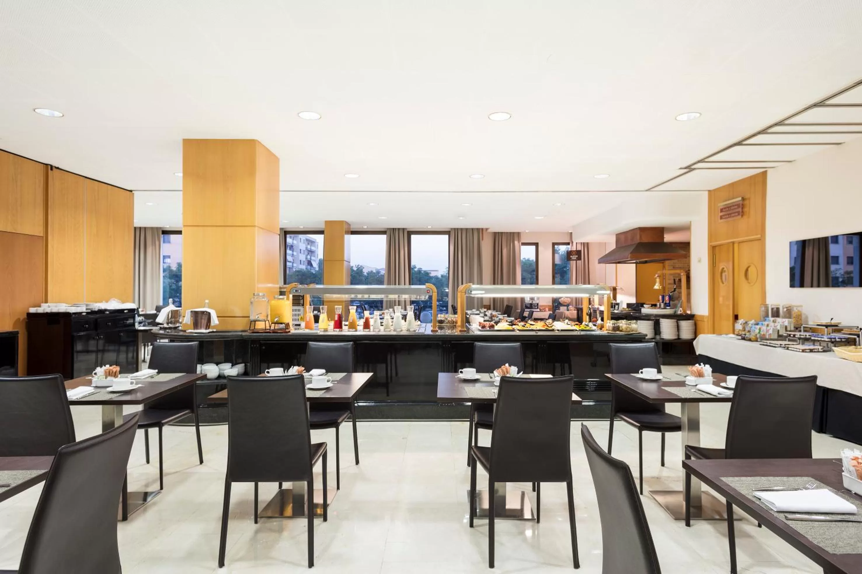 Restaurant/places to eat in Best Western Premier CMC Girona