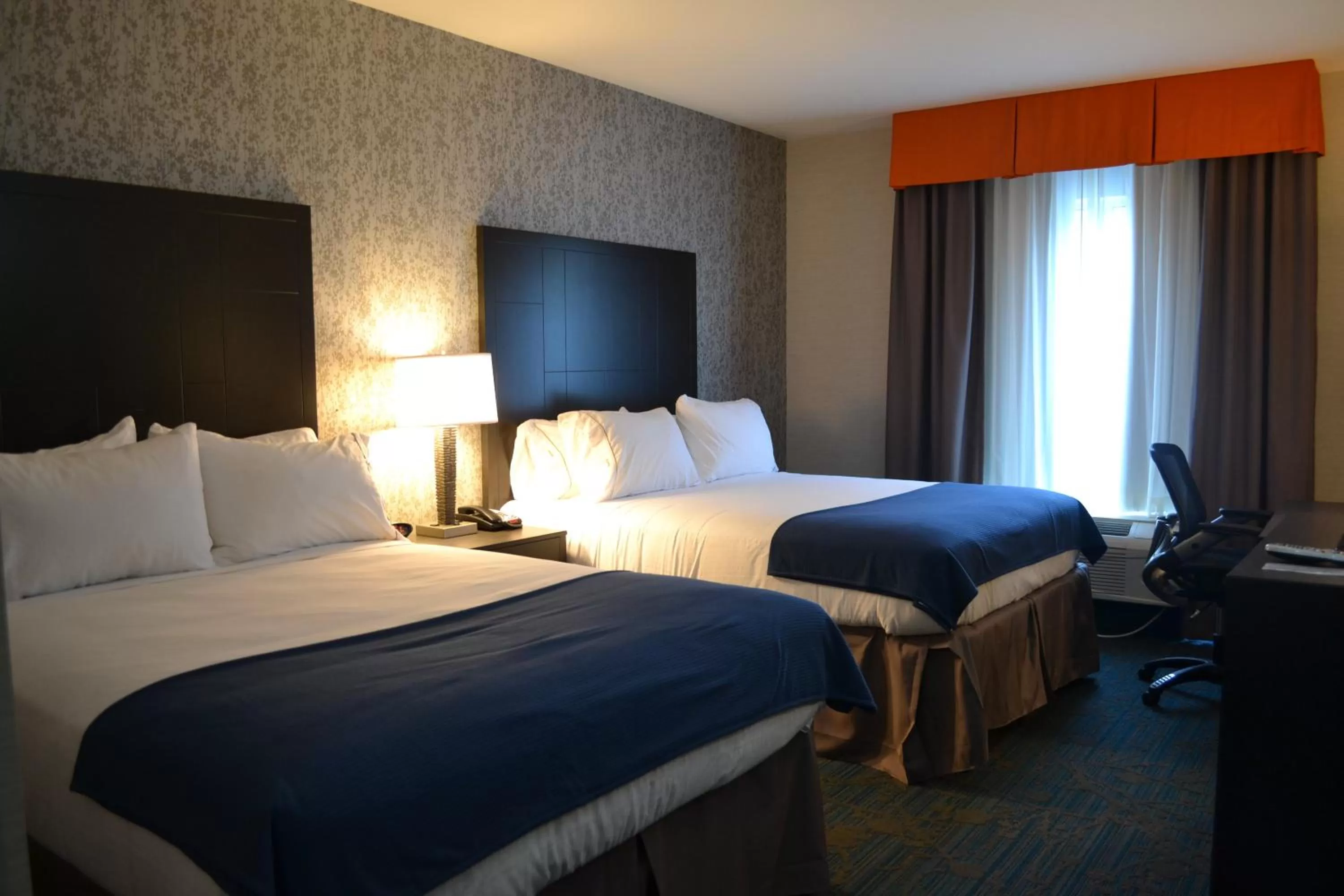 Photo of the whole room, Bed in Holiday Inn Express Hotel & Suites Knoxville by IHG