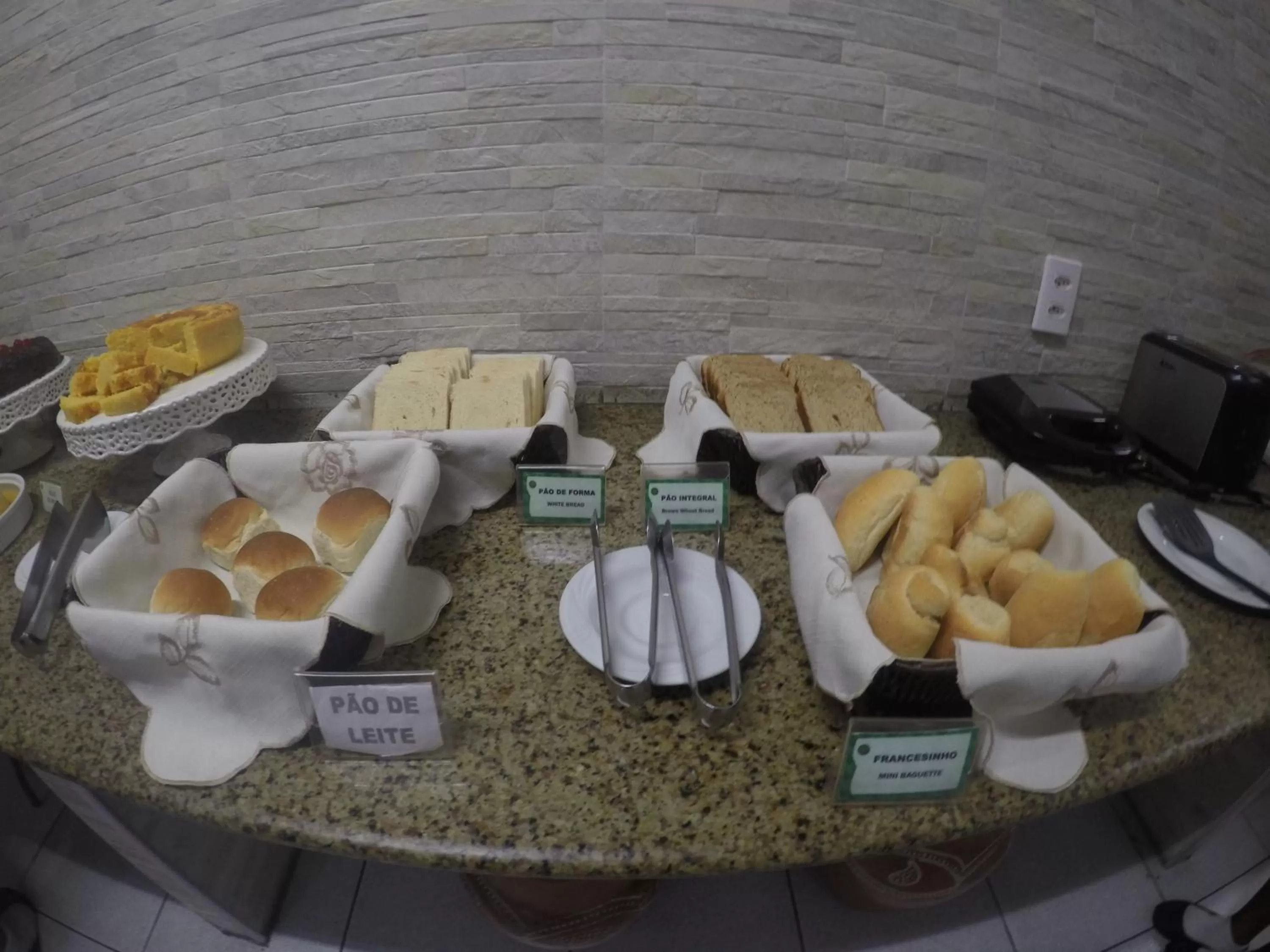 Food in Abrolhos Praia Hotel