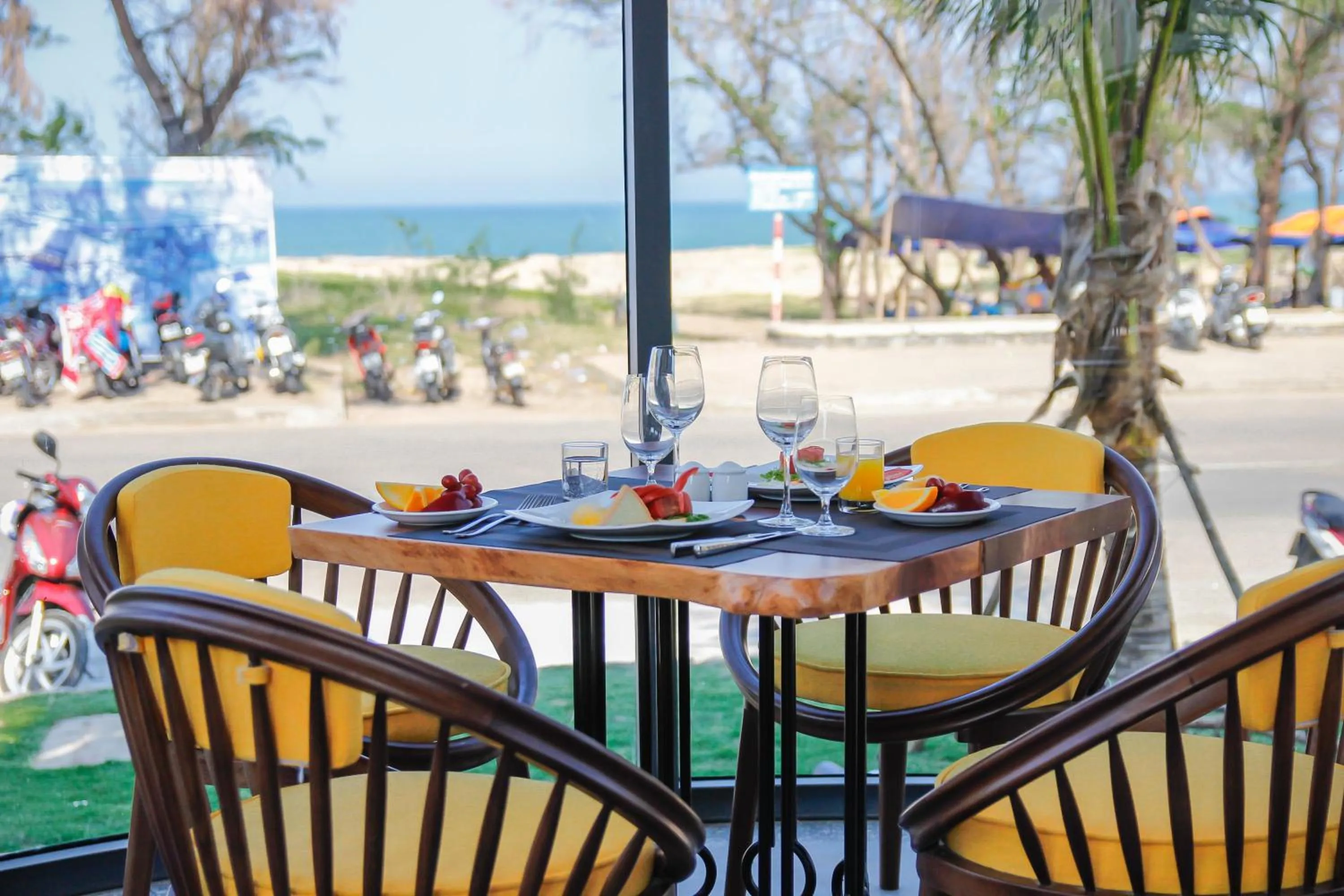 Restaurant/places to eat in Sala Tuy Hoa Beach Hotel