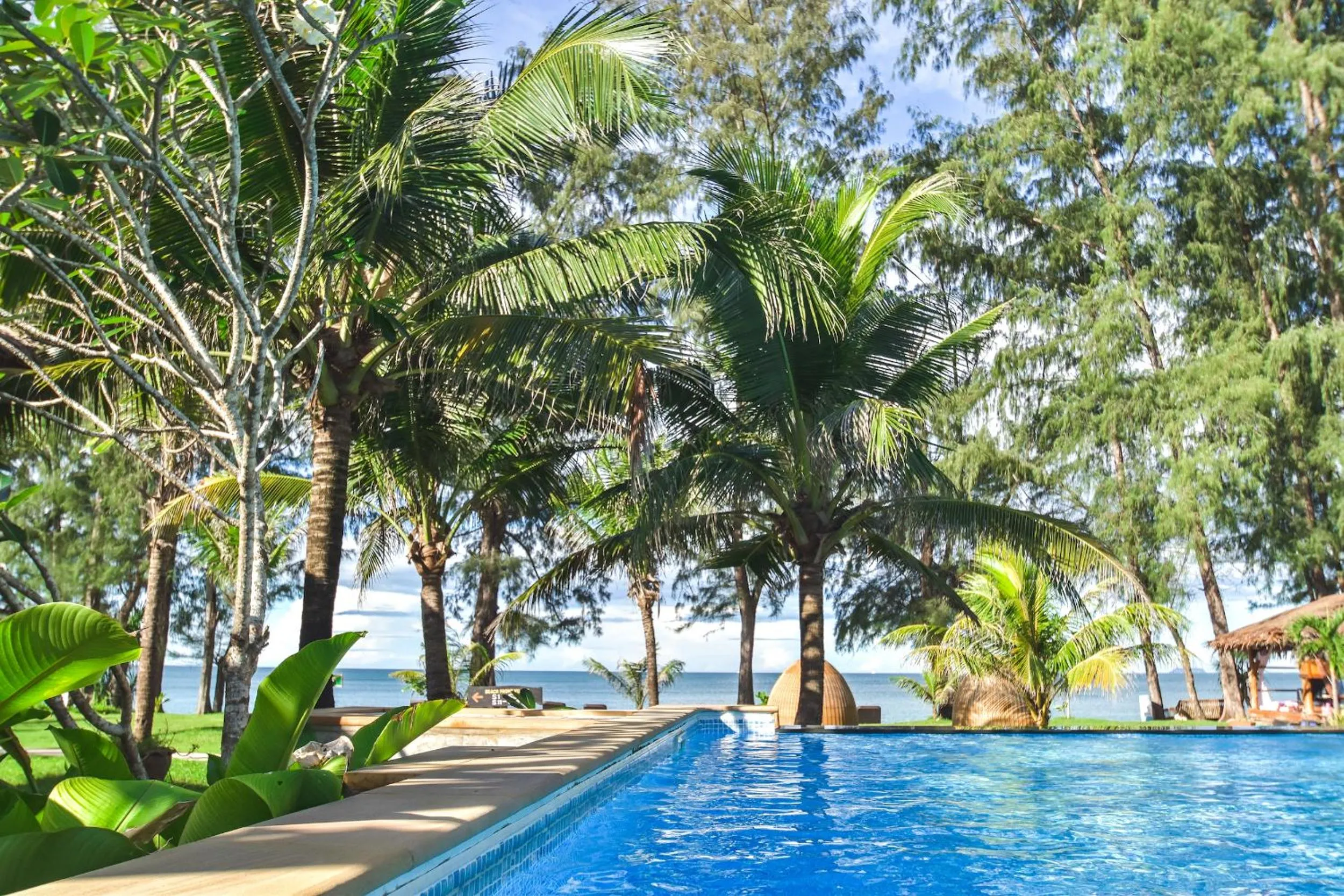 Swimming pool in Long Beach Chalet - SHA Extra Plus