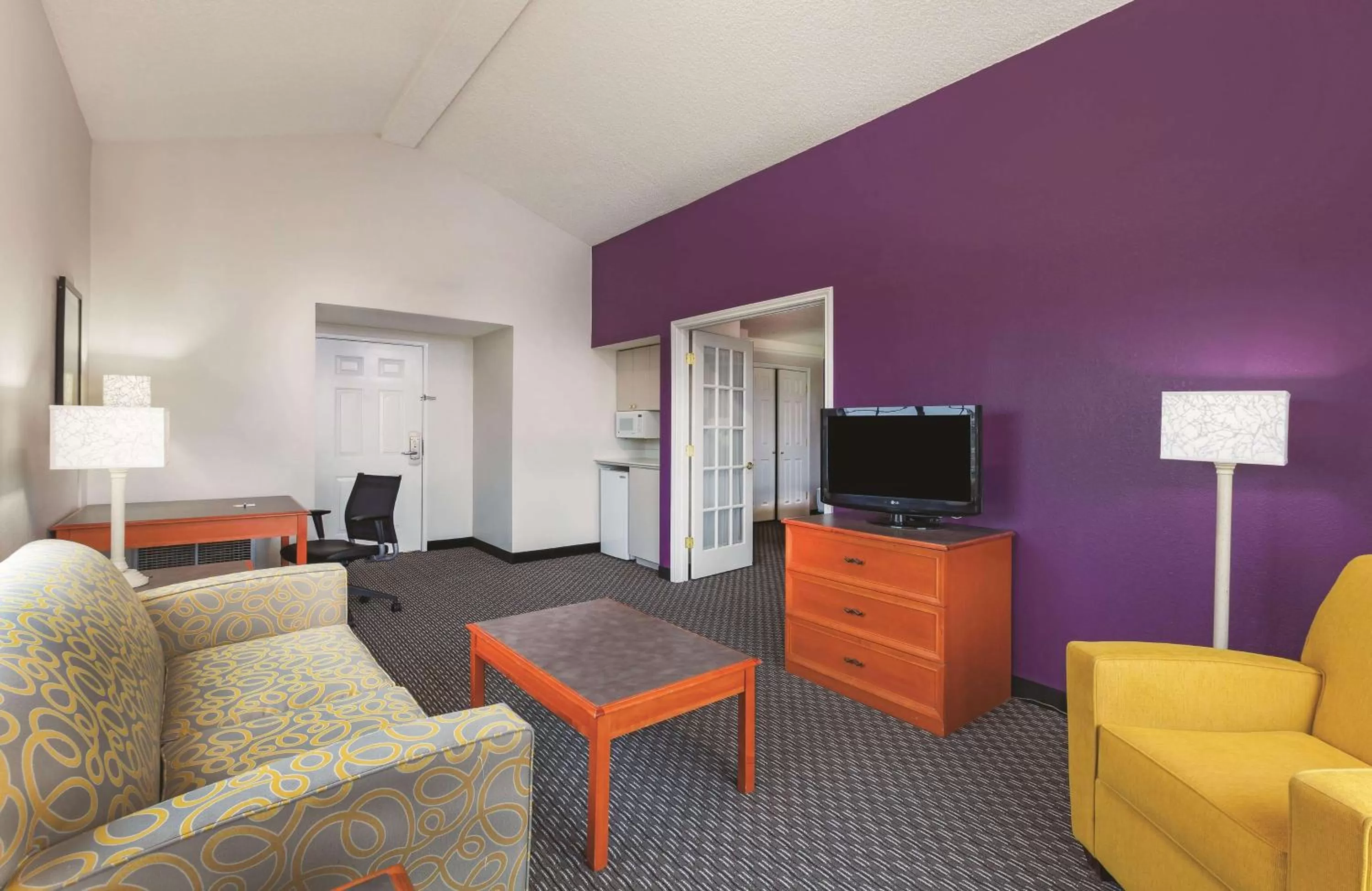 TV and multimedia in La Quinta Inn by Wyndham Midland