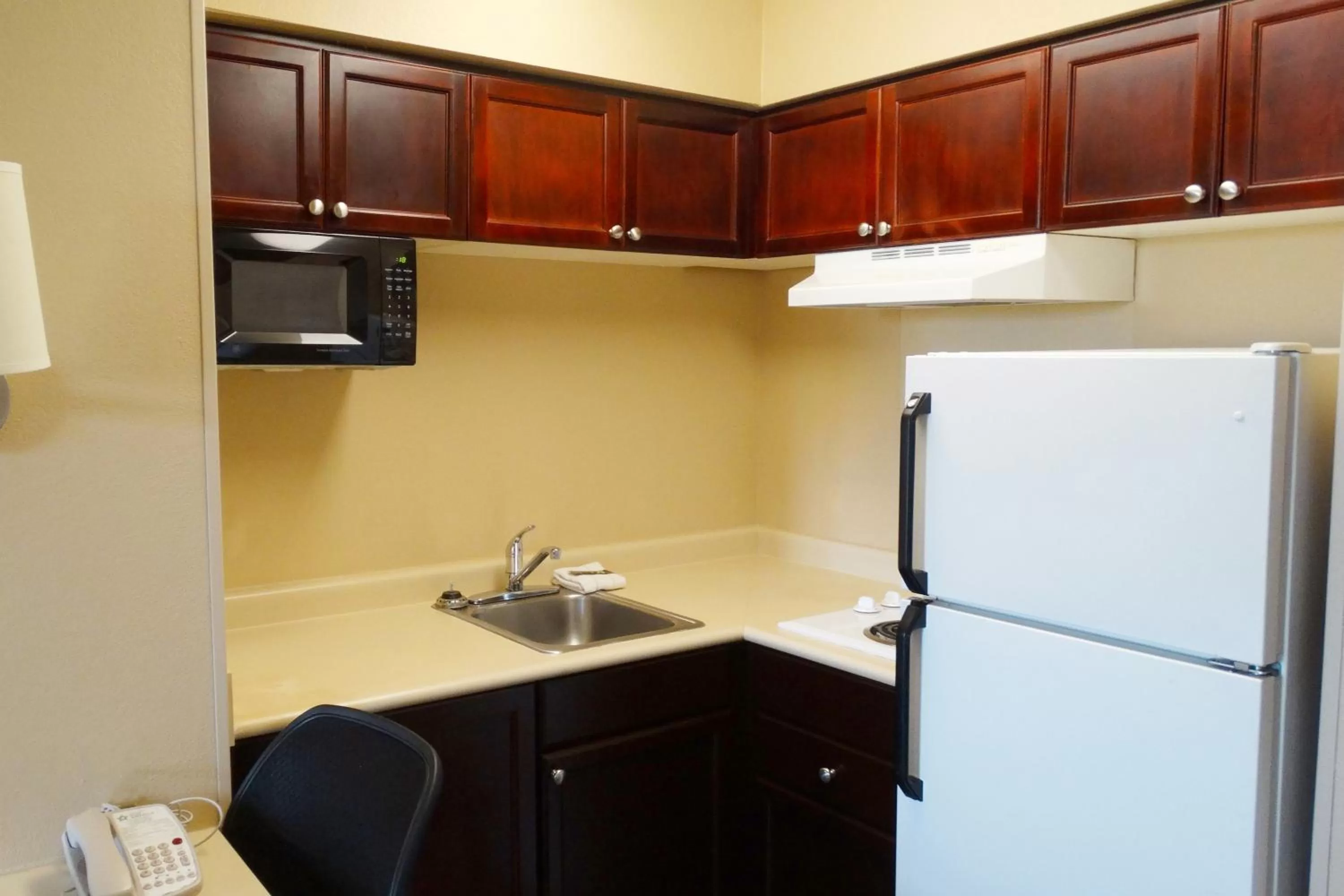 Kitchen or kitchenette in Extended Stay America Suites - Atlanta - Alpharetta - Northpoint - West