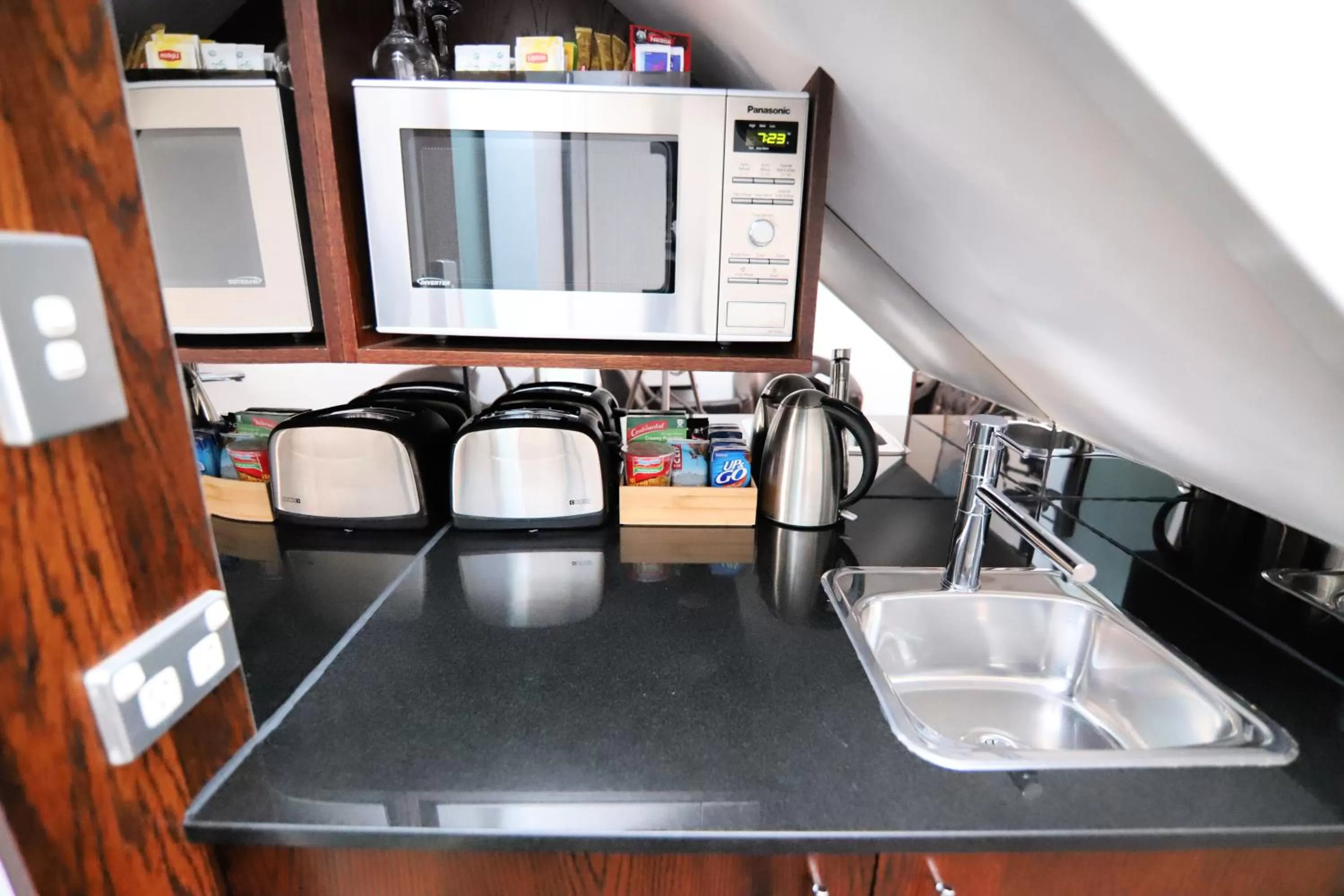 Coffee/tea facilities in Best Western Plus Goulburn