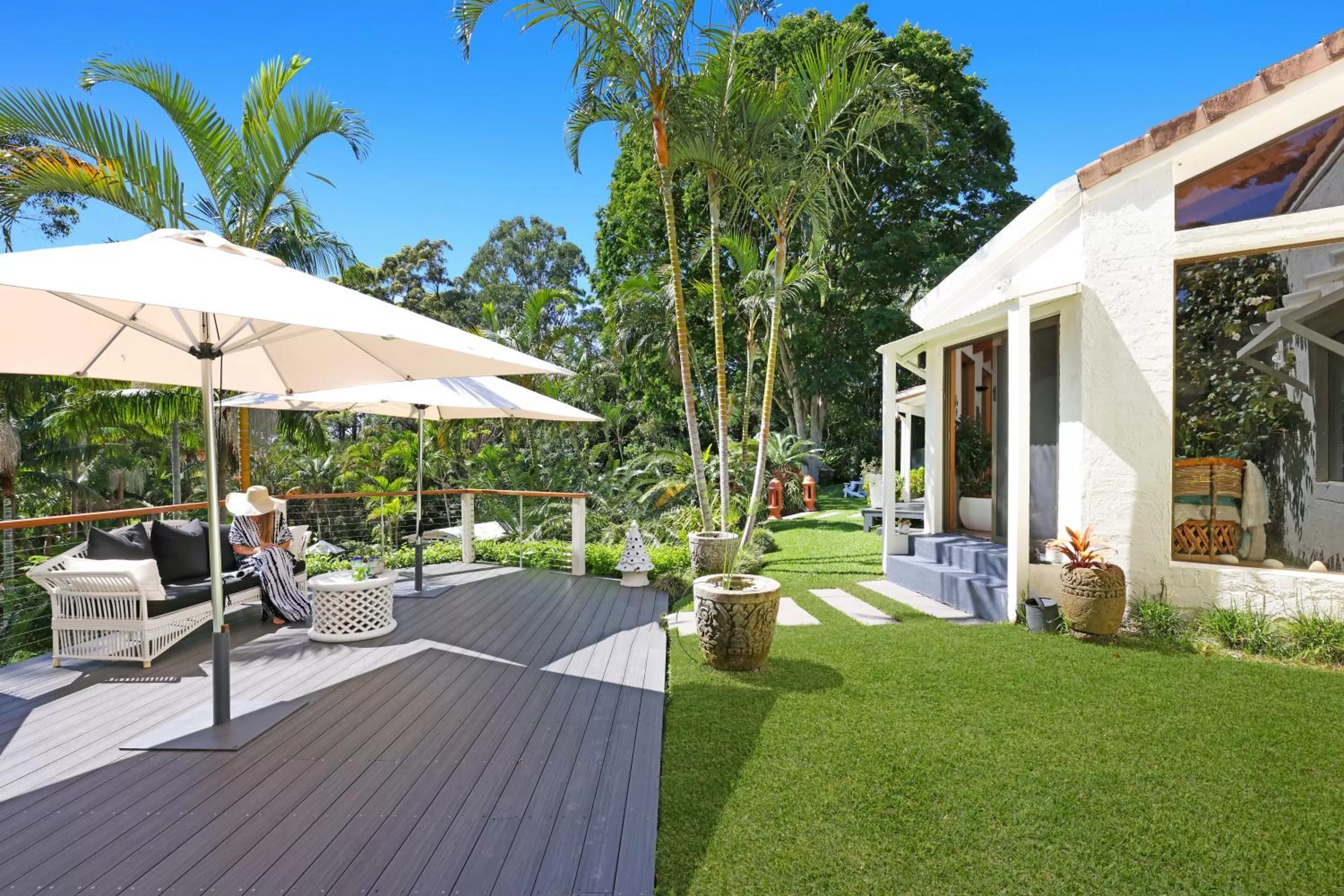 Garden view in Sensom at Sapphire - Adults only B&B