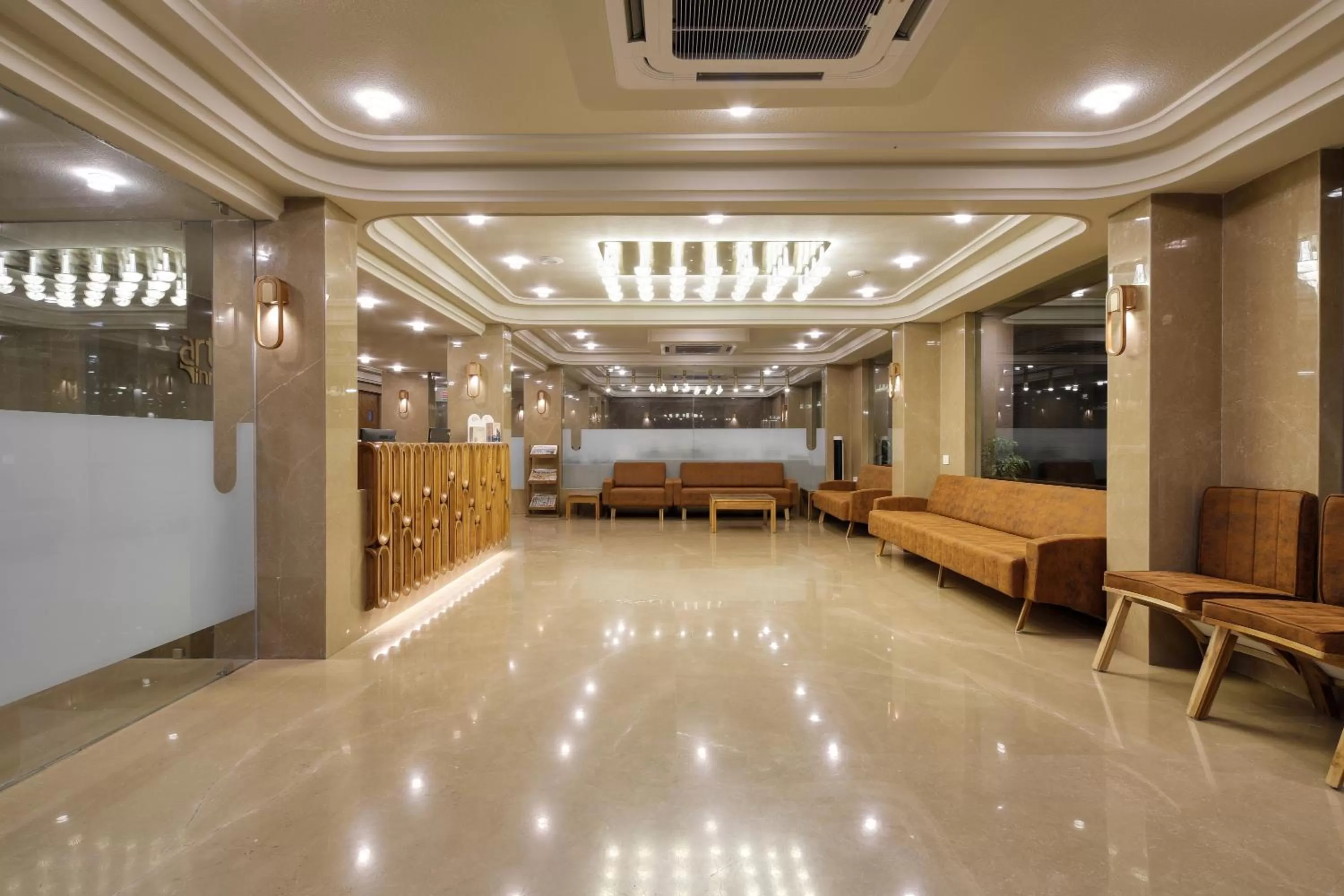 Lobby or reception in Artilla Inn