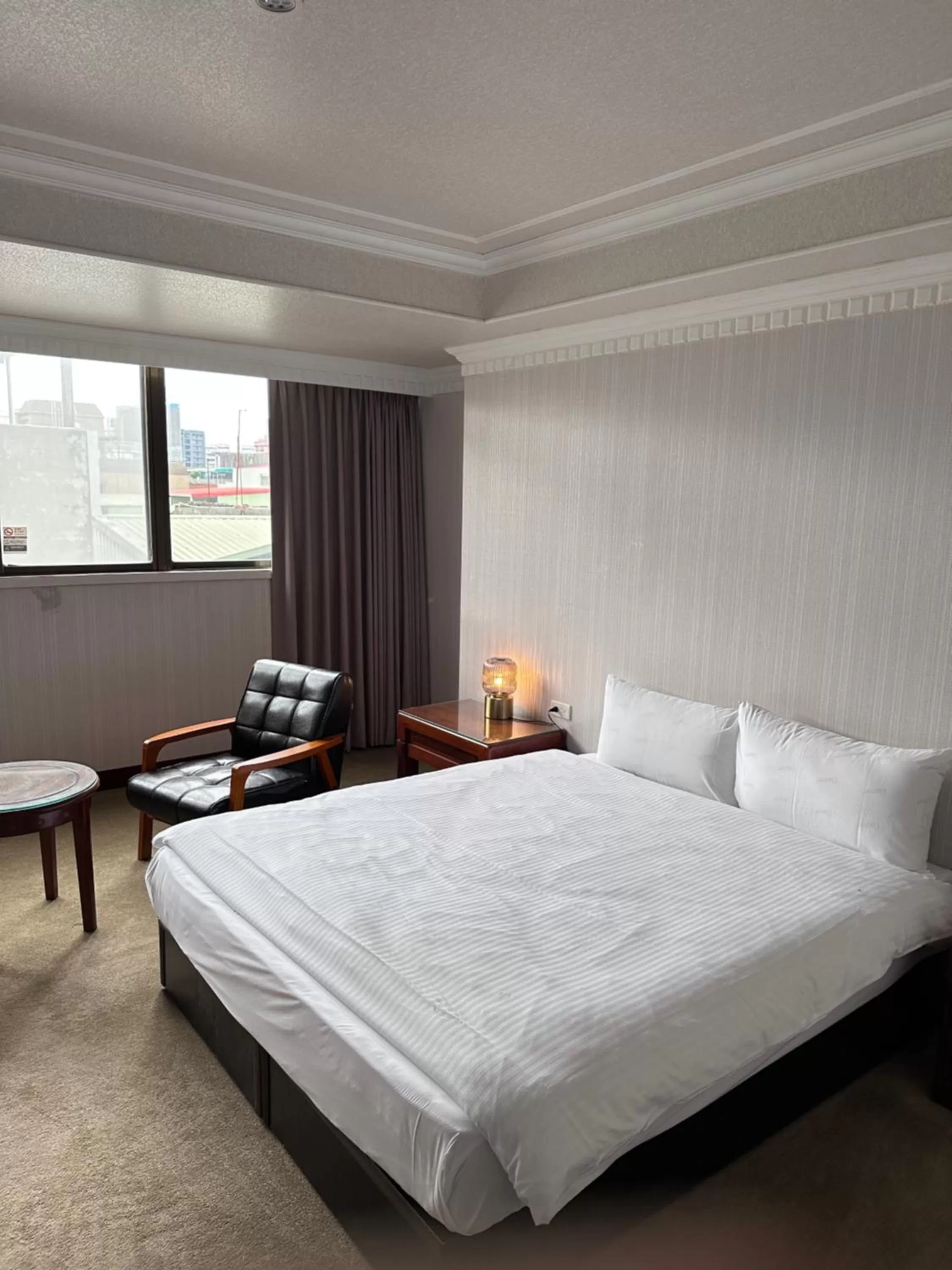 Property building, Bed in Shanger Hotel