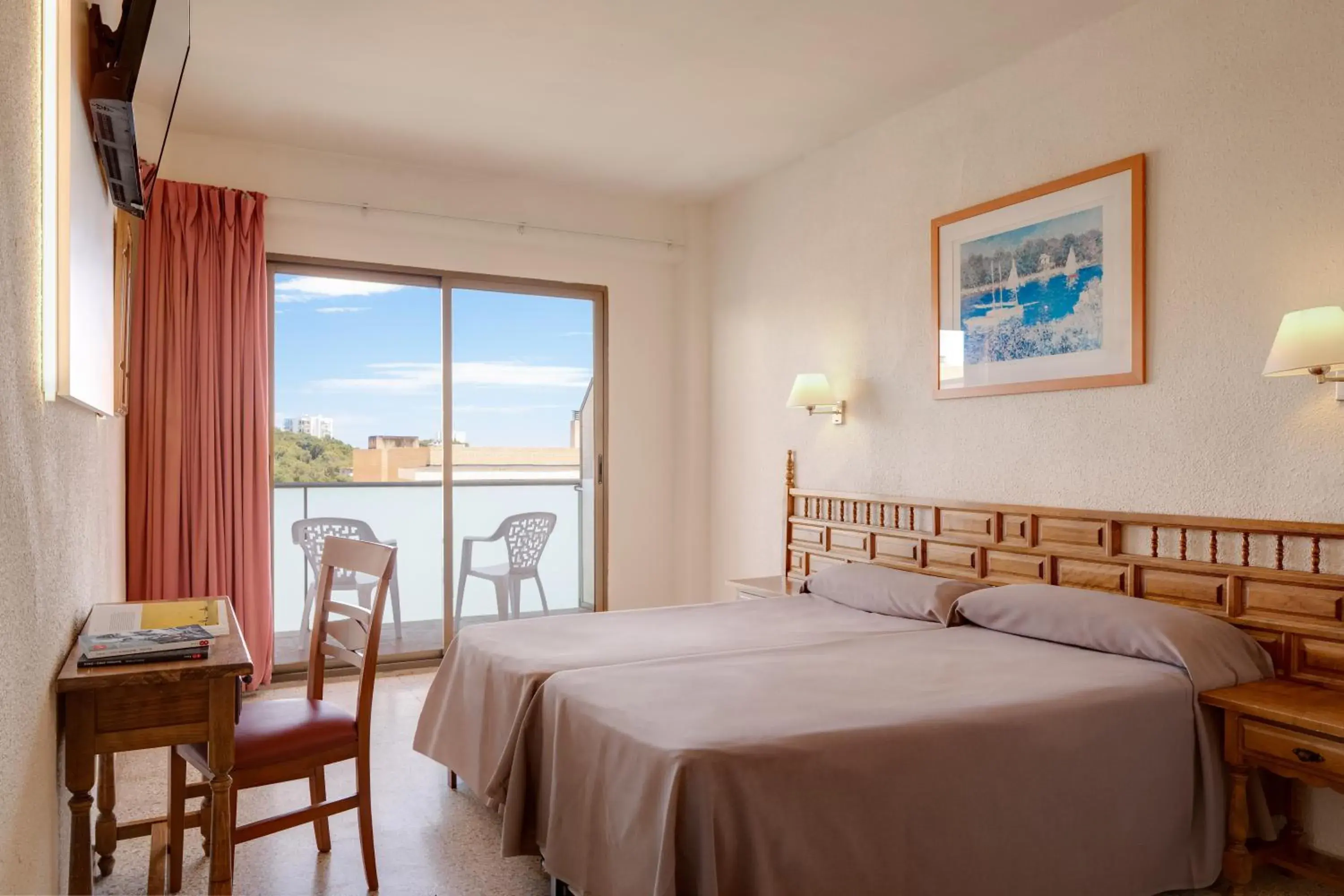 Family Room (2 Adults + 2 Children) in htop Molinos Park #htopEnjoy Family Room (2 Adults + 2 Children) in htop Molinos Park #htopEnjoy