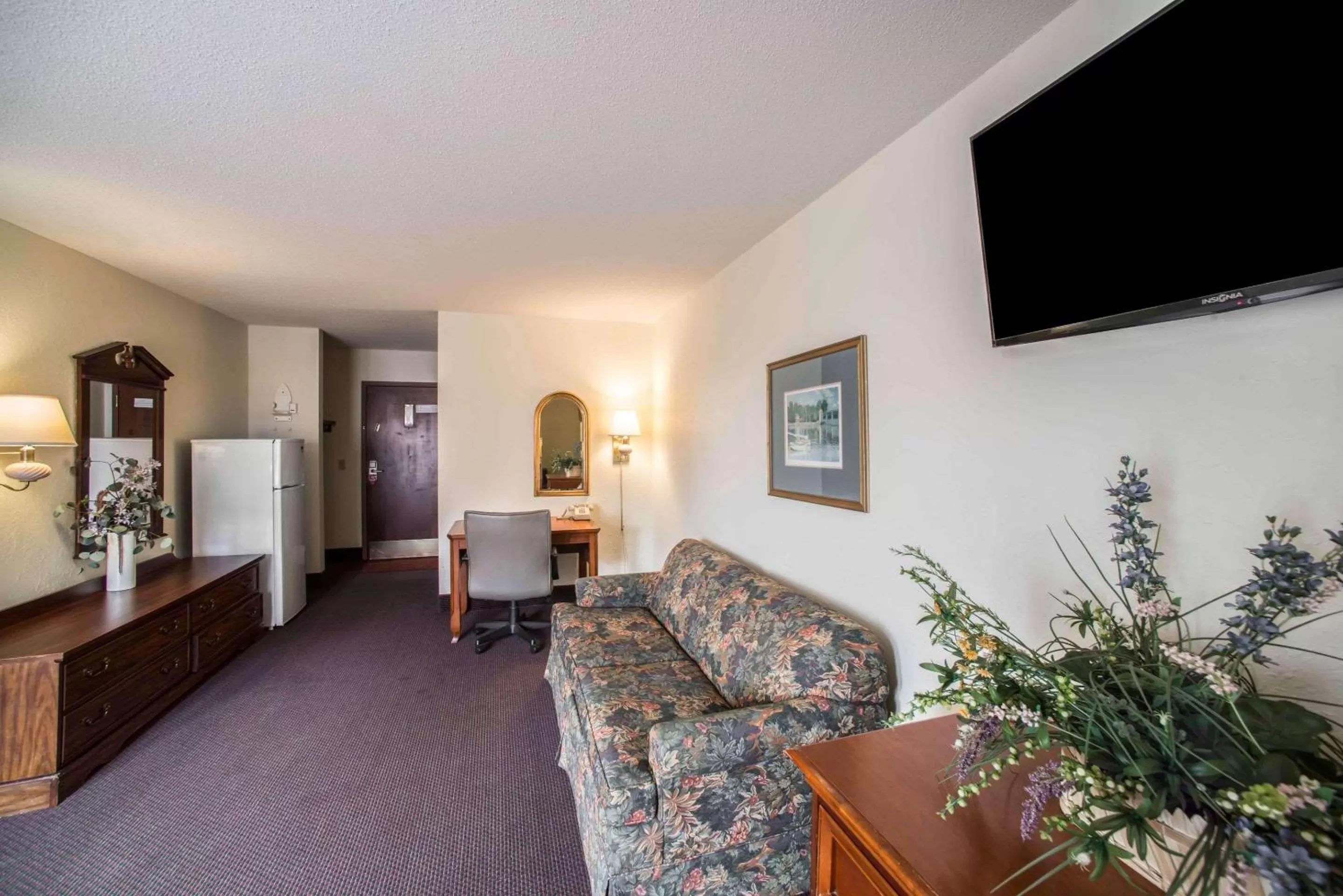 Photo of the whole room in Econo Lodge Marion