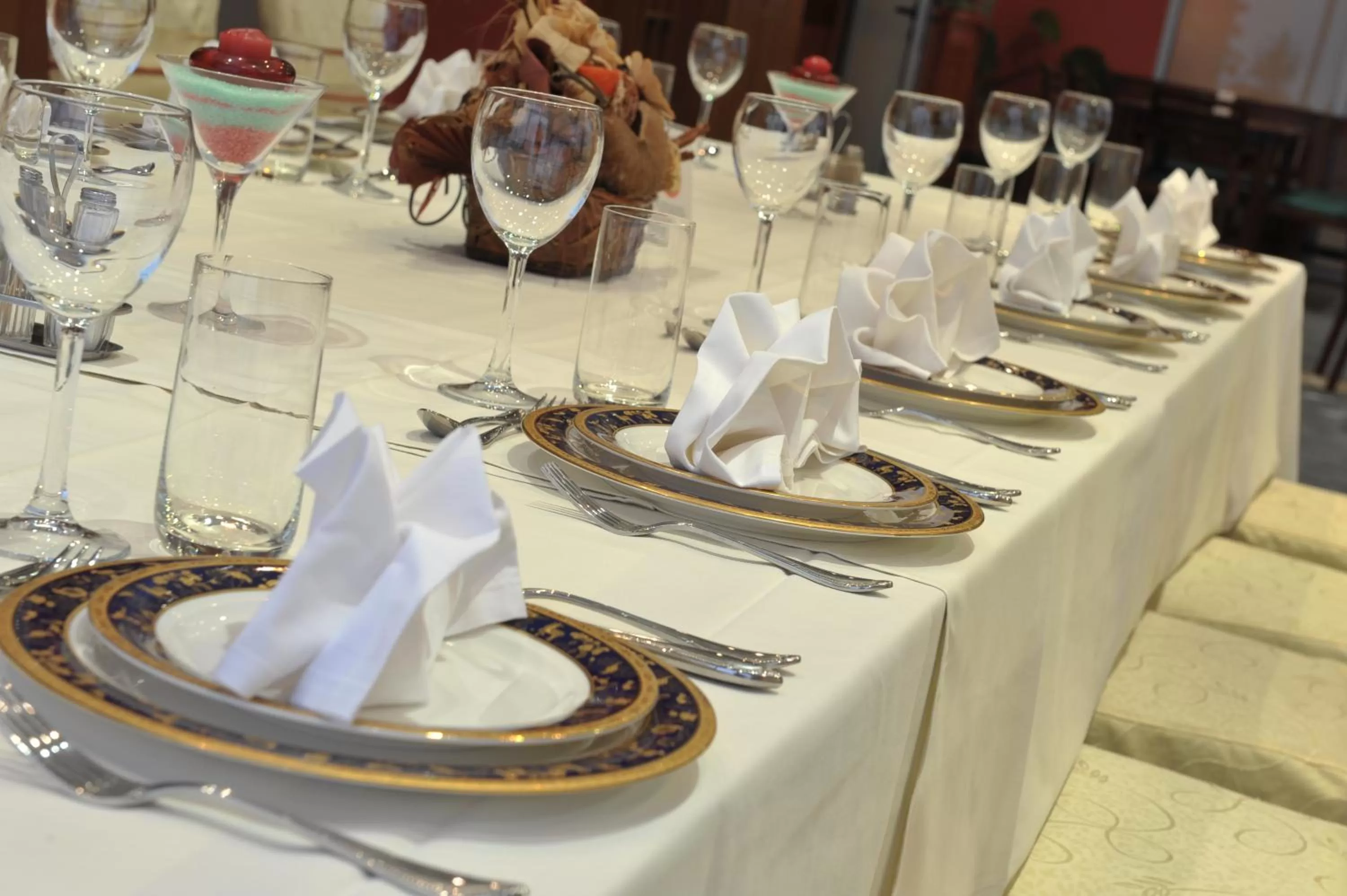 Restaurant/Places to Eat in Hotel Fontana