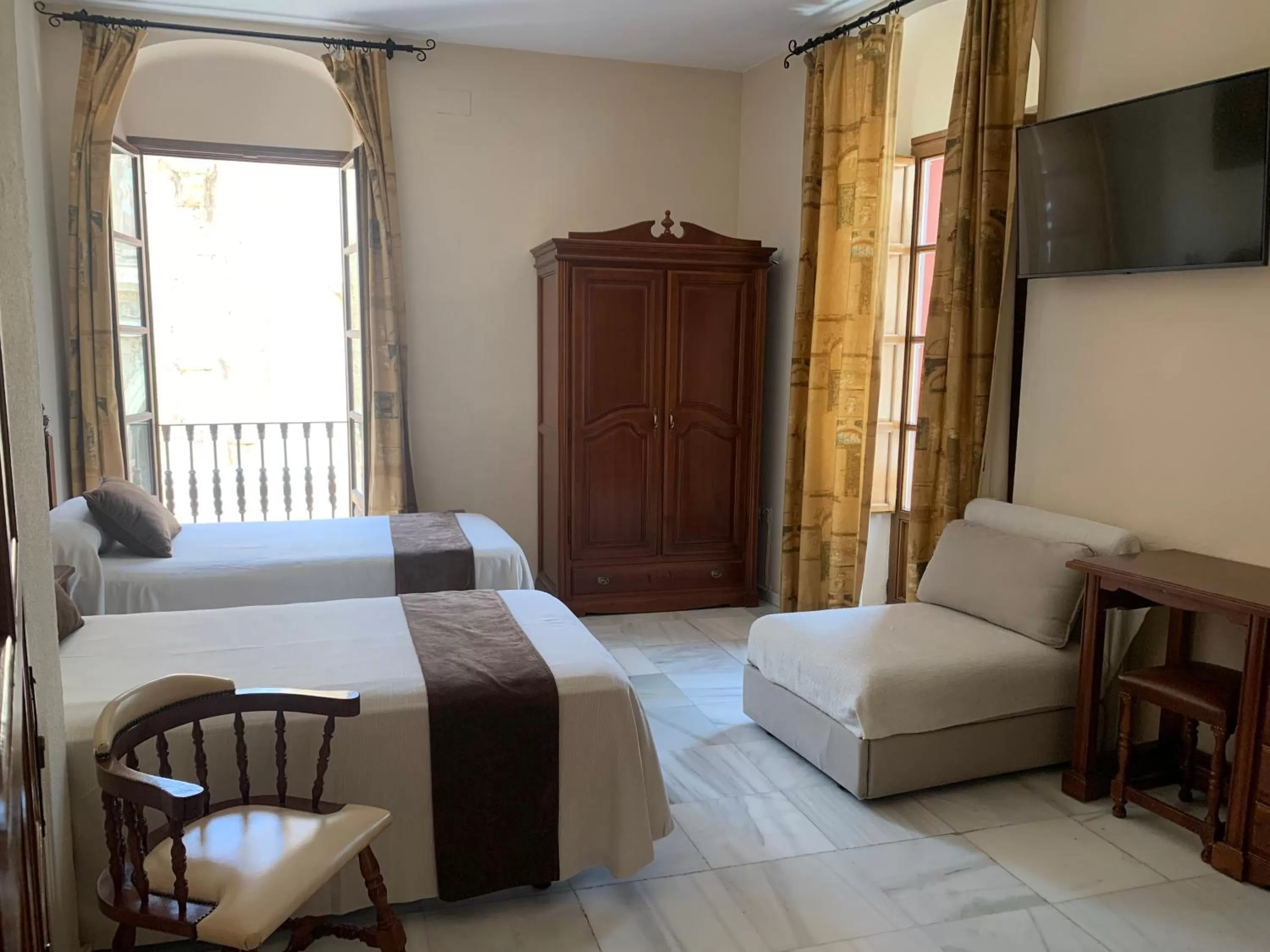 Photo of the whole room, Bed in Hotel Casa Museo de la Mezquita