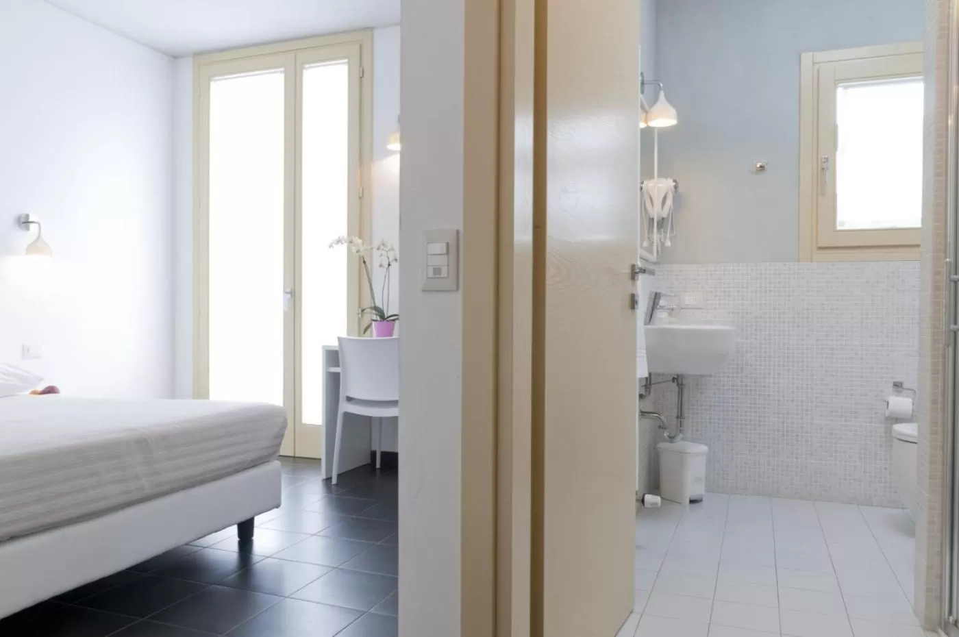 Photo of the whole room, Bed in 6 Porte Guesthouse