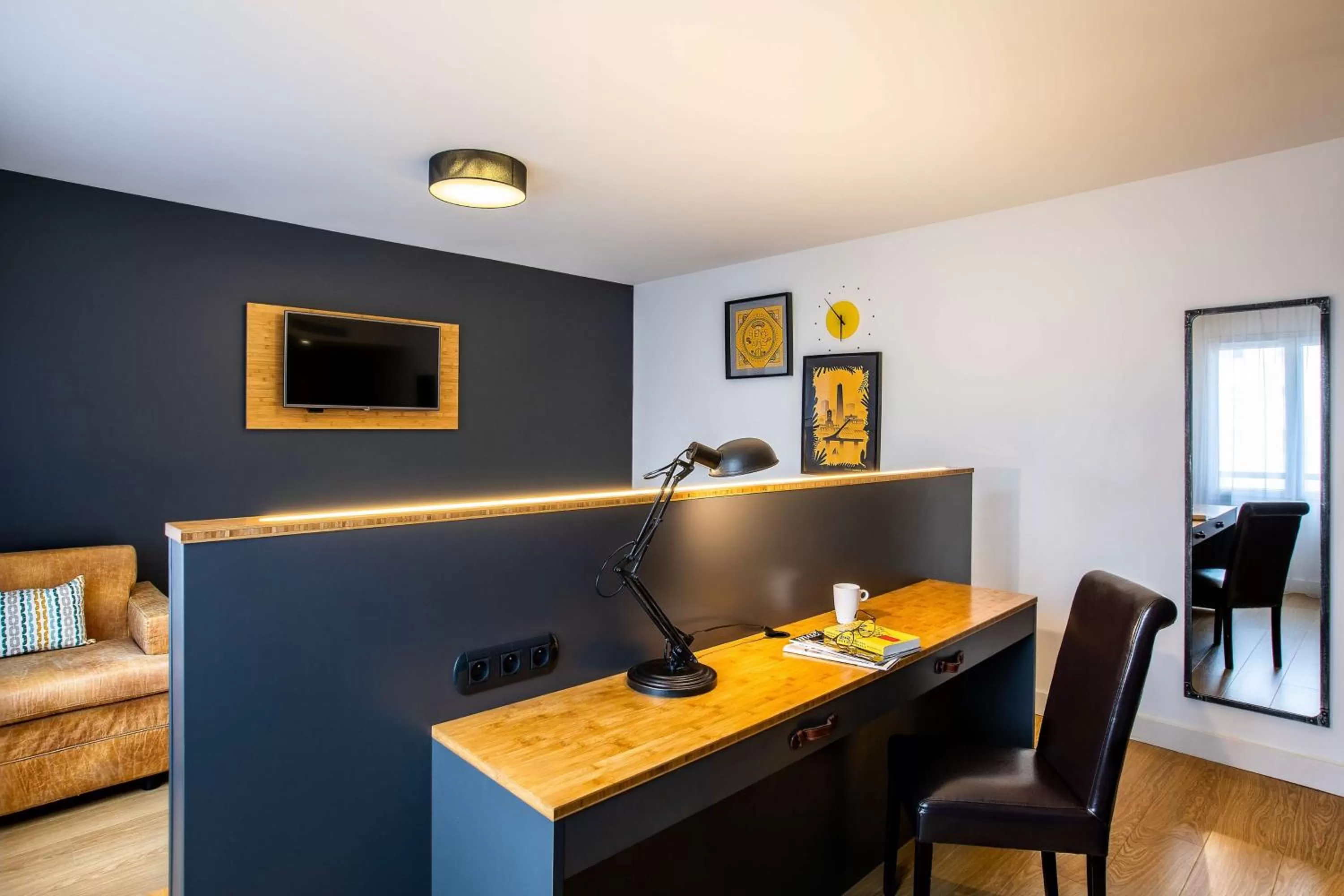 Photo of the whole room in Best Western Plus Suitcase Paris La Défense