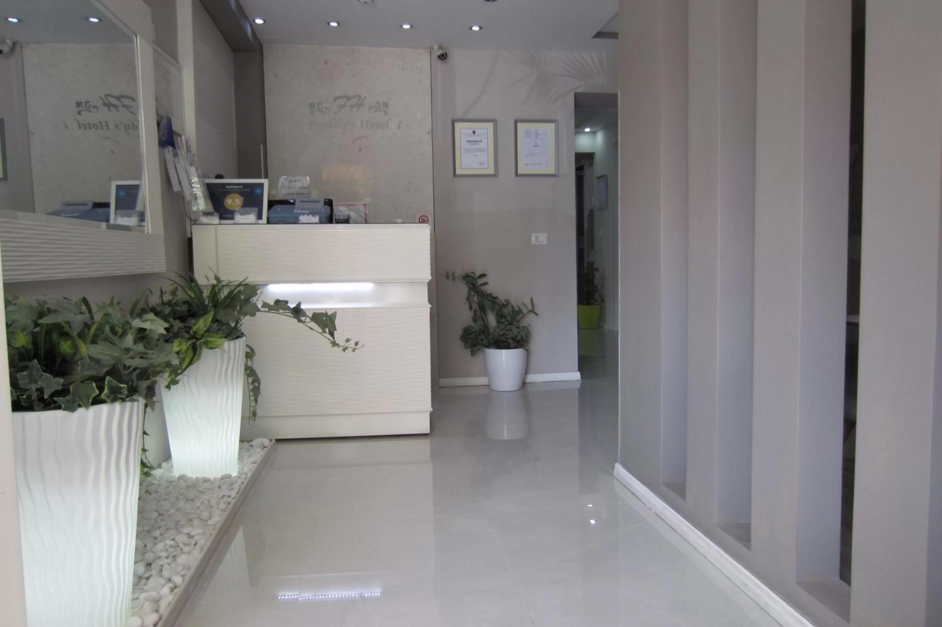 Lobby or reception in Freddy's Hotel