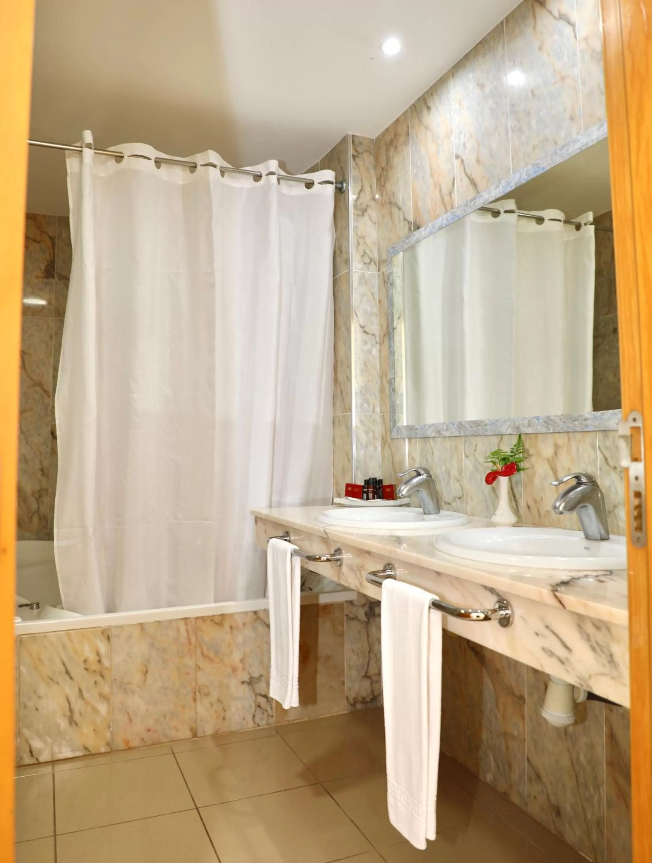 Bathroom in Grand Muthu Golf Plaza Hotel & Spa