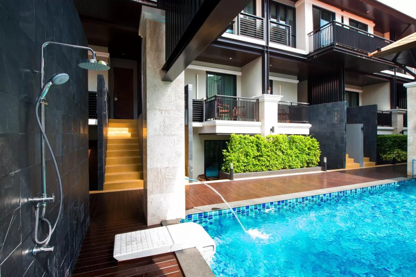 Swimming pool in Yotaka Bangkok Hotel