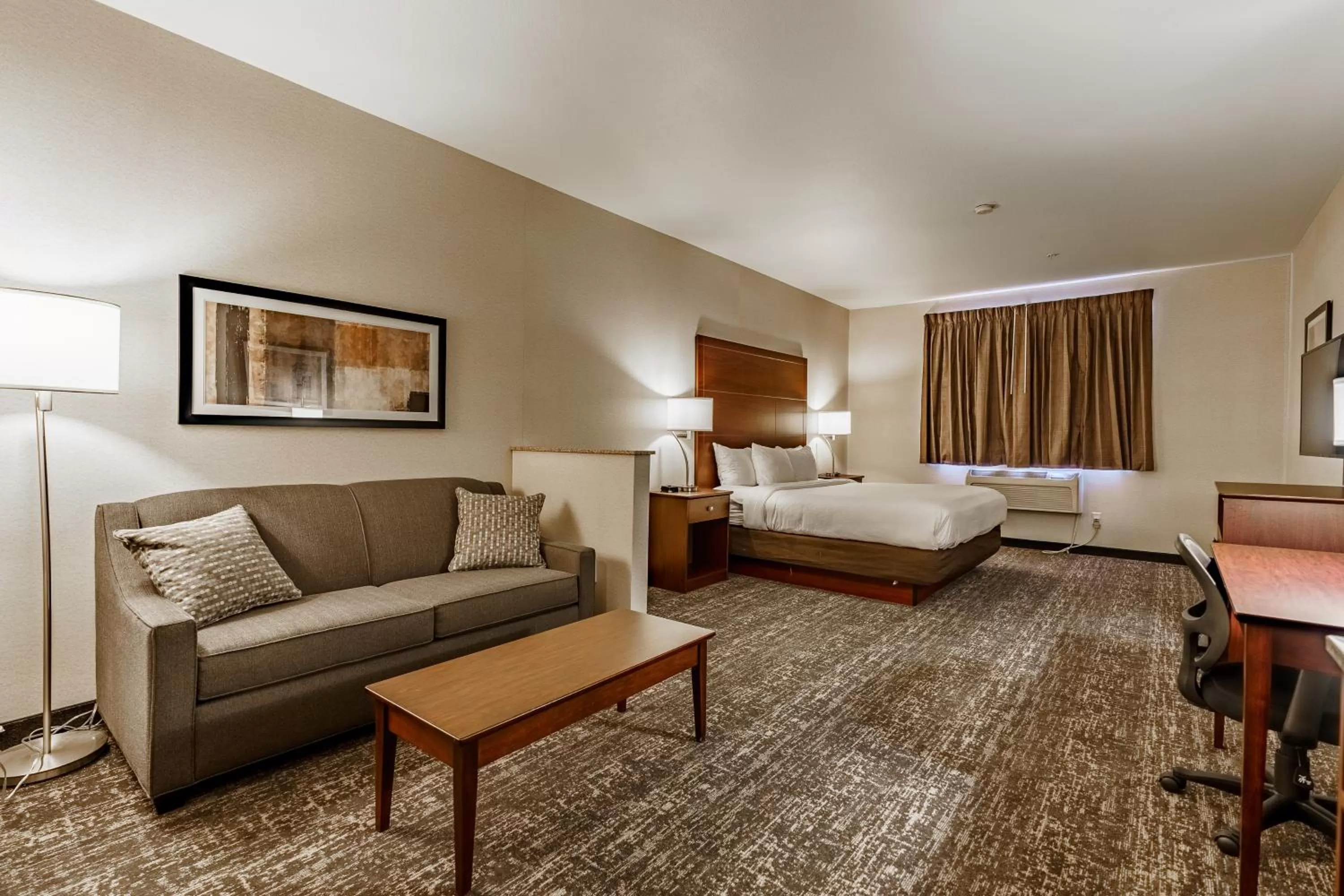 Photo of the whole room, Bed in Cobblestone Suites - Ripon